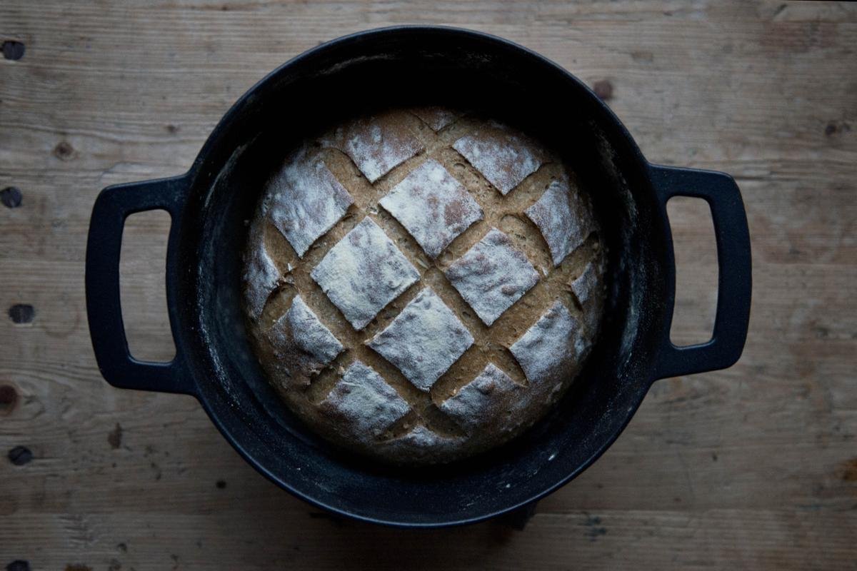 Combekk RAILWAY Recycled Enameled Cast Iron 4.25 Quart Dutch Oven with Built-in Thermometer - Concrete Gray, 9.5 Inch - Perfect for Camping, Baking Bread & Slow Cooking Stews