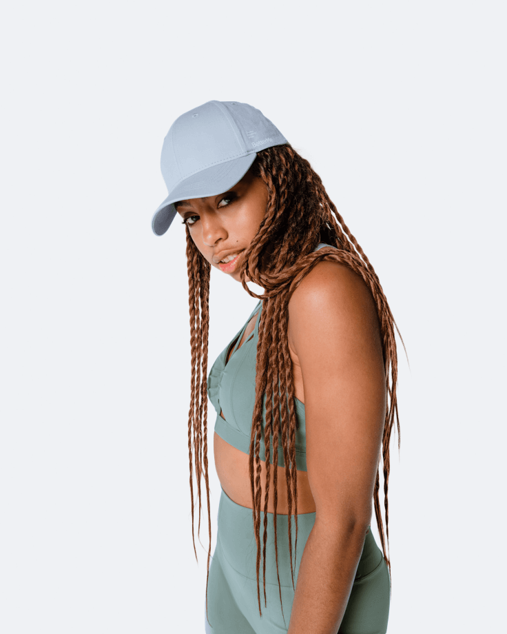 Stylish Grey Strapback Hat for Men & Women - Adjustable Snapback Cap for Outdoor, Sports & Casual Wear