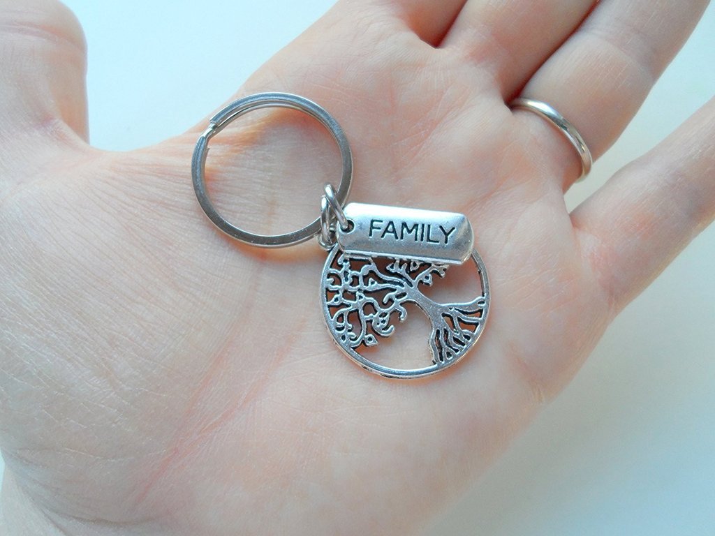 Personalized Family Tree Keychain - Custom Engraved Roots & Names Keepsake - Unique Family Reunion Gift Idea for Mom Dad Grandparents - Perfect for Anniversaries, Weddings & Memorial Gifts