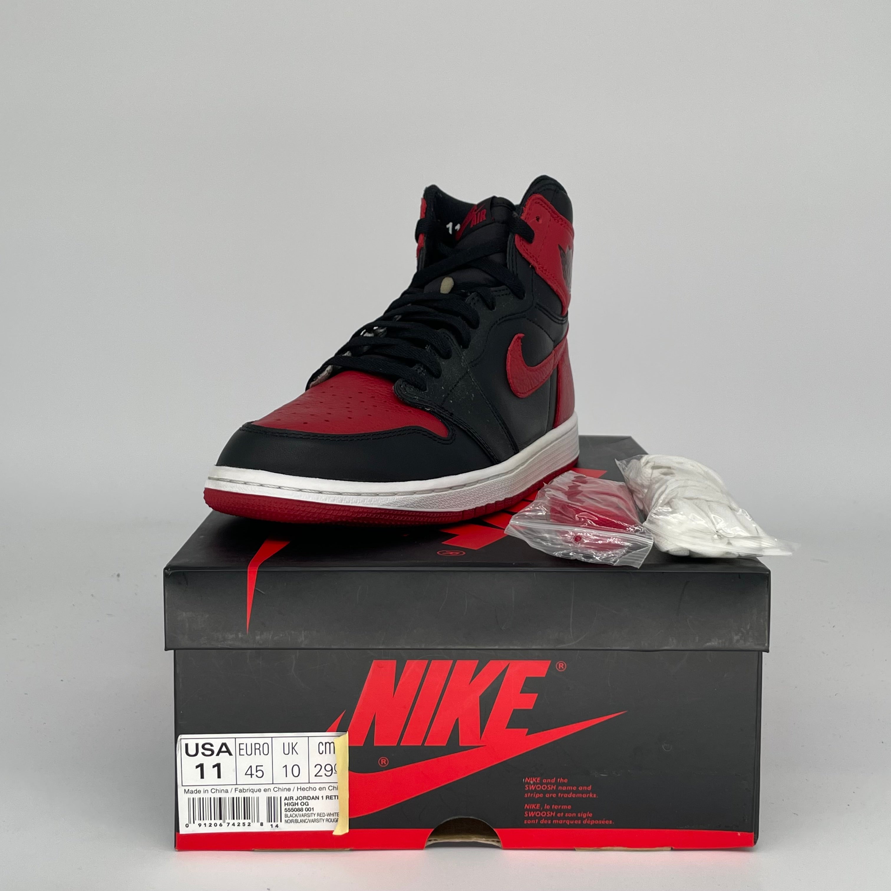 Original Air Jordan 1 Retro High OG 'Bred' Men's Basketball Shoes - Size 11 (555088-001) - Perfect for Sneaker Collectors & Streetwear Fashion