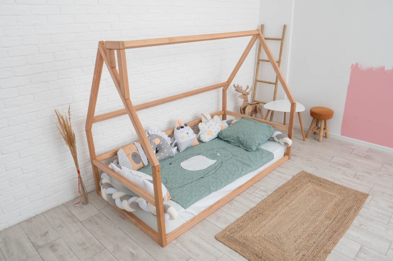 Busywood Toddler Floor Bed - Solid Wood House Frame for Kids Bedroom & Playhouse - Model 1 with Slats - Perfect for Montessori Bedrooms & Playtime