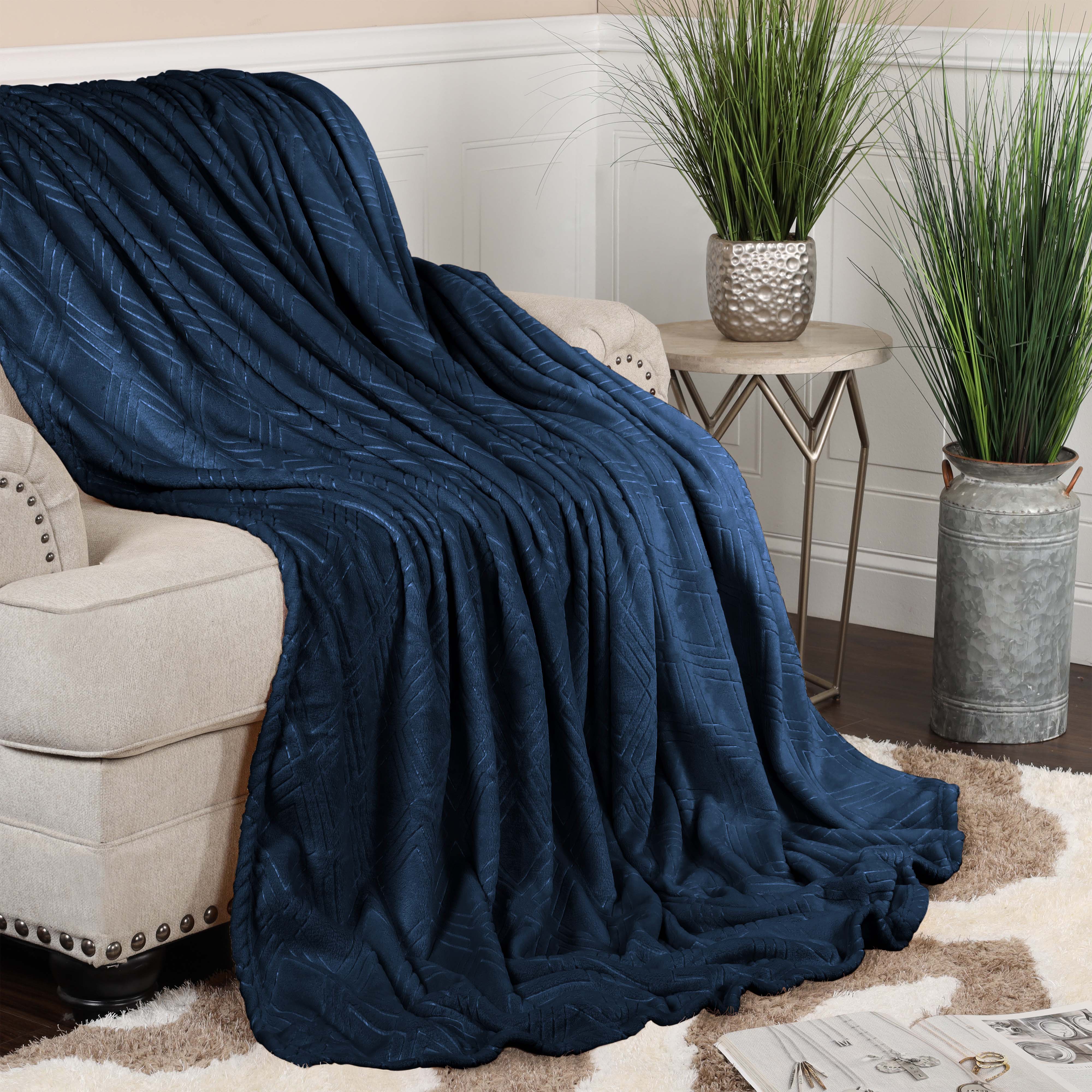 Premium Alaska Diamond Plush Fleece Blanket - Ultra Soft & Cozy Throw for Bed, Sofa, and Travel - Warm Winter Blanket for Home, Office, and Camping