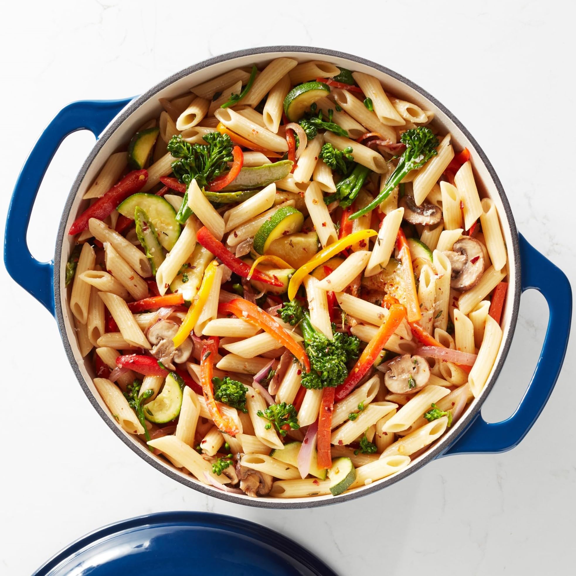 Amazon Basics Enameled Cast Iron Dutch Oven with Lid - 6 Quart Round Heavy-Duty Pot with Dual Handles in Navy Blue - Perfect for Braising, Stewing, Baking & Slow Cooking