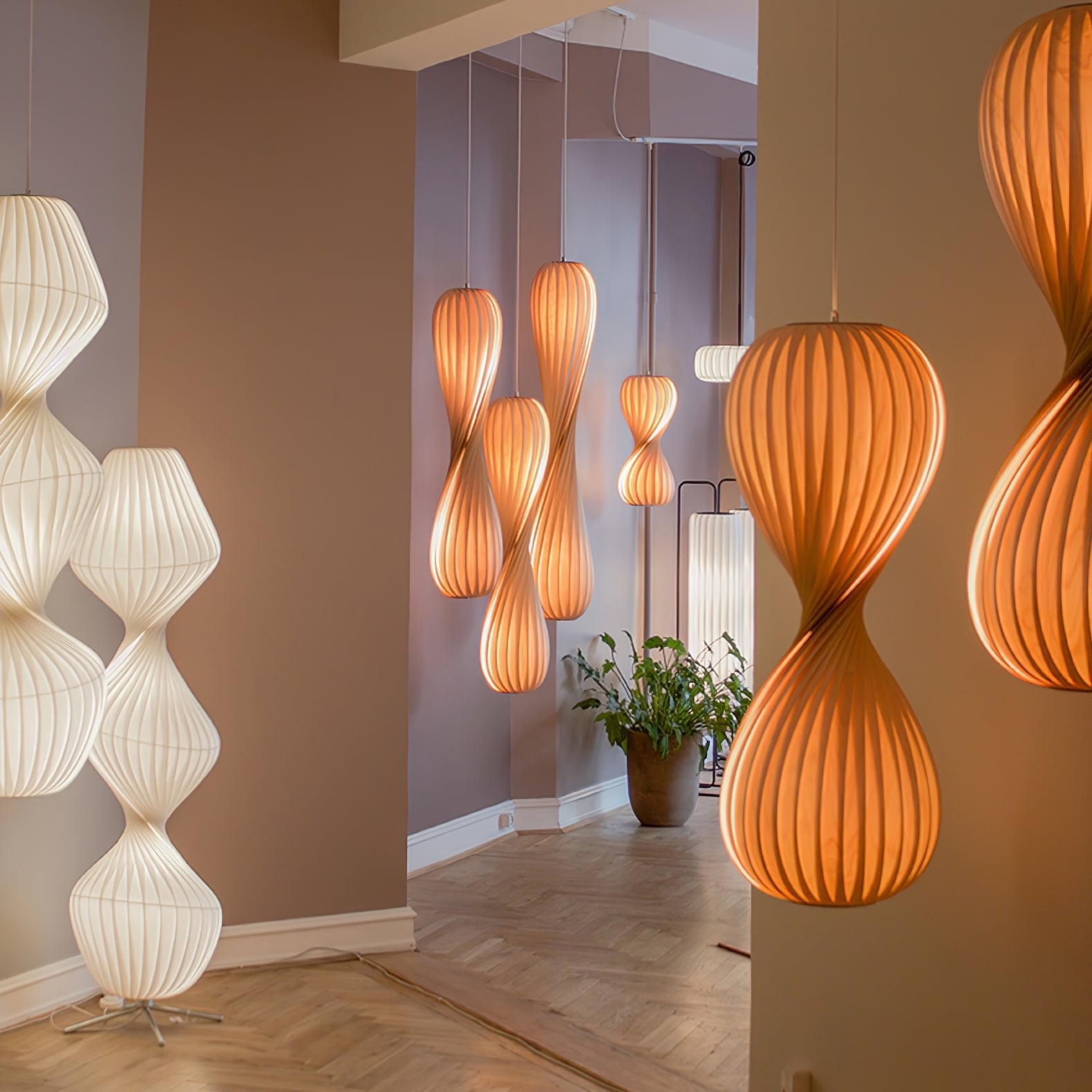 Isadora Pendant Lamp - Modern Glass Ceiling Light Fixture for Dining Room, Kitchen Island & Living Room Decor