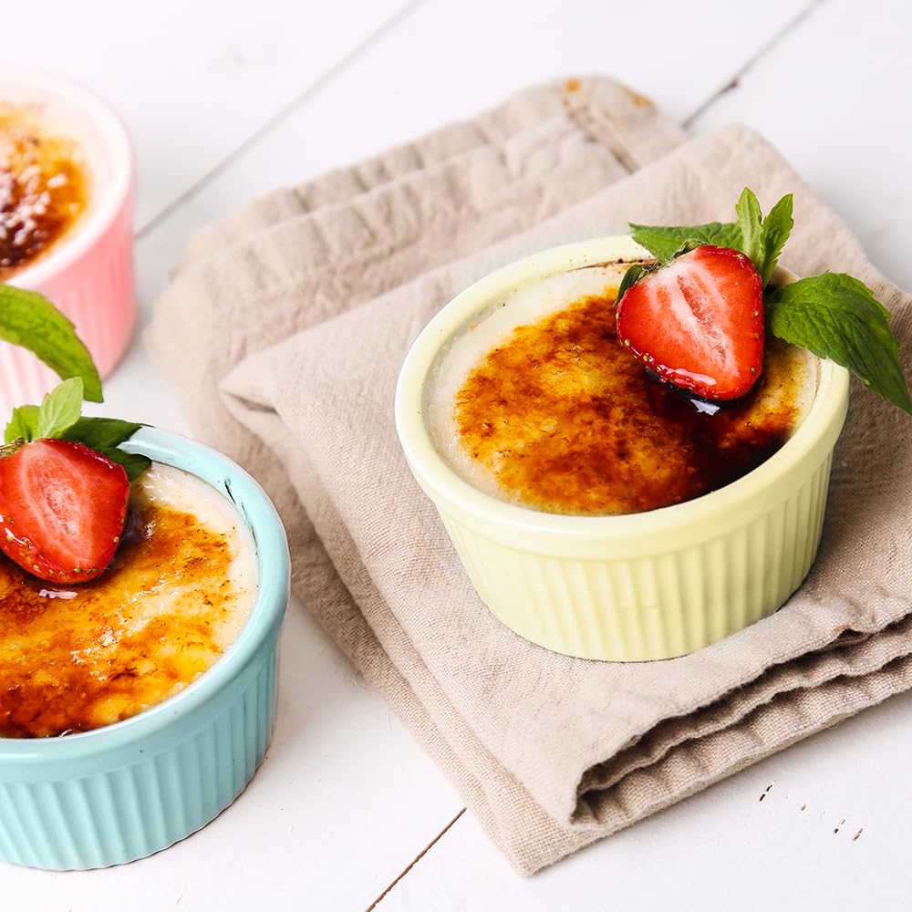 Meltset 5.5 Oz Ceramic Ramekins with Lids - Oven Safe Porcelain Baking Bowls for Soufflé, Crème Brûlée, Lava Cake, Ice Cream & Desserts - Perfect for Home Baking, Restaurant Use & Party Serving (Set of 5)