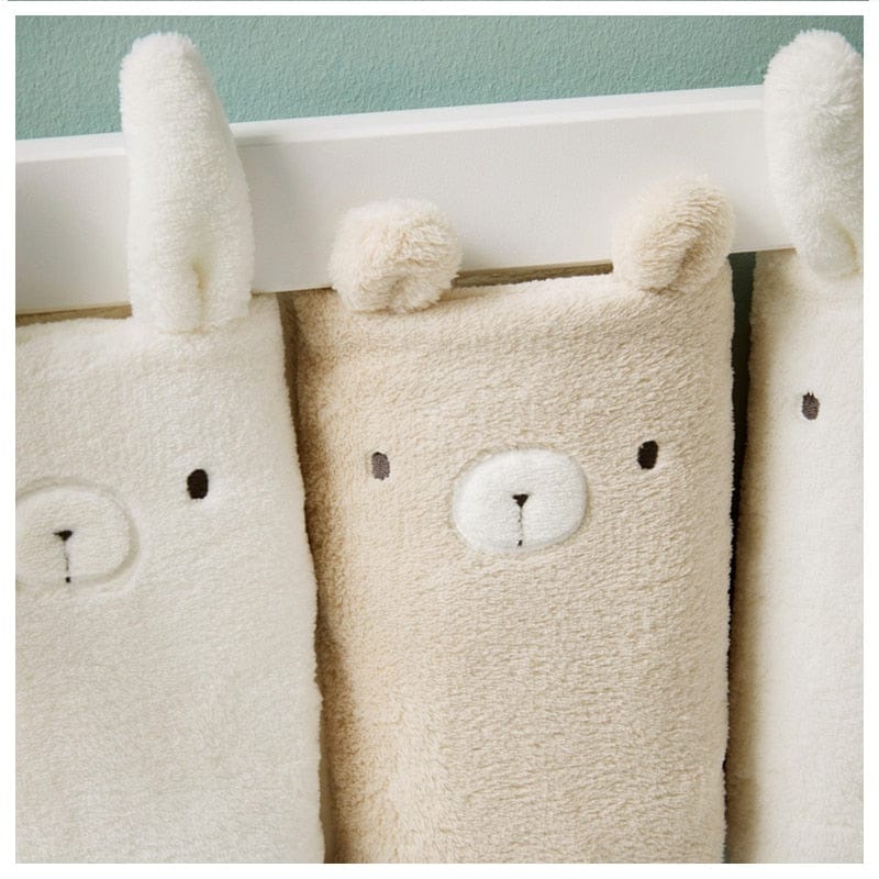 Soft and Safe Baby Cot Bumper with Cute Llama Design - Breathable Mesh for Nursery Crib - Perfect for Newborns and Toddlers (Pink, Blue, Gray) - Ideal for Nursery Decor and Safe Sleep Environment