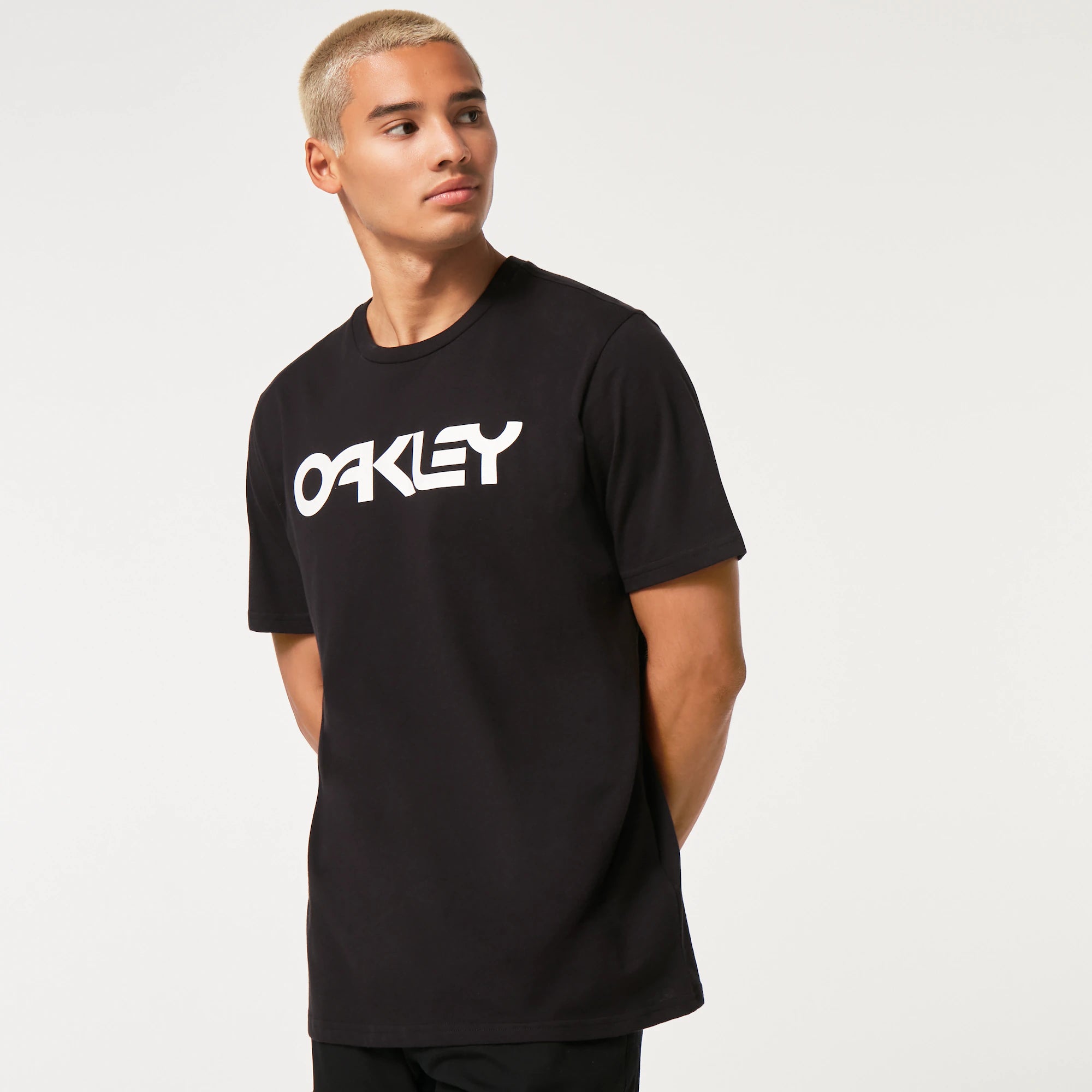 Oakley Men's Mark II Tee 2.0 Performance T-Shirt - Moisture-Wicking, Breathable Black & White Athletic Shirt for Running, Gym & Casual Wear