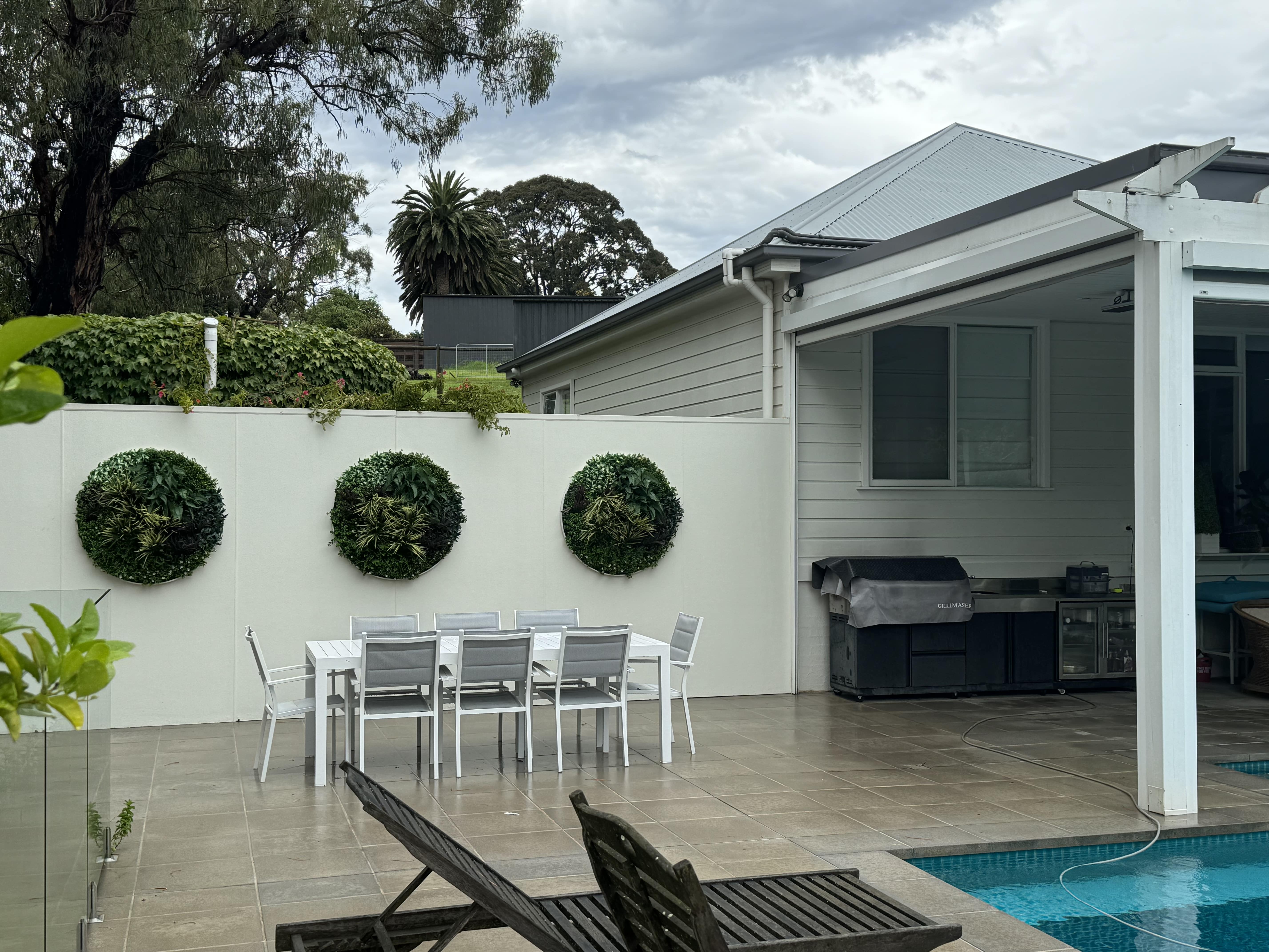 100cm Slimline Artificial Green Wall Panel - UV Resistant Grassy Fern Decor for Indoor/Outdoor Use - Perfect for Home, Office, and Wedding Backdrops