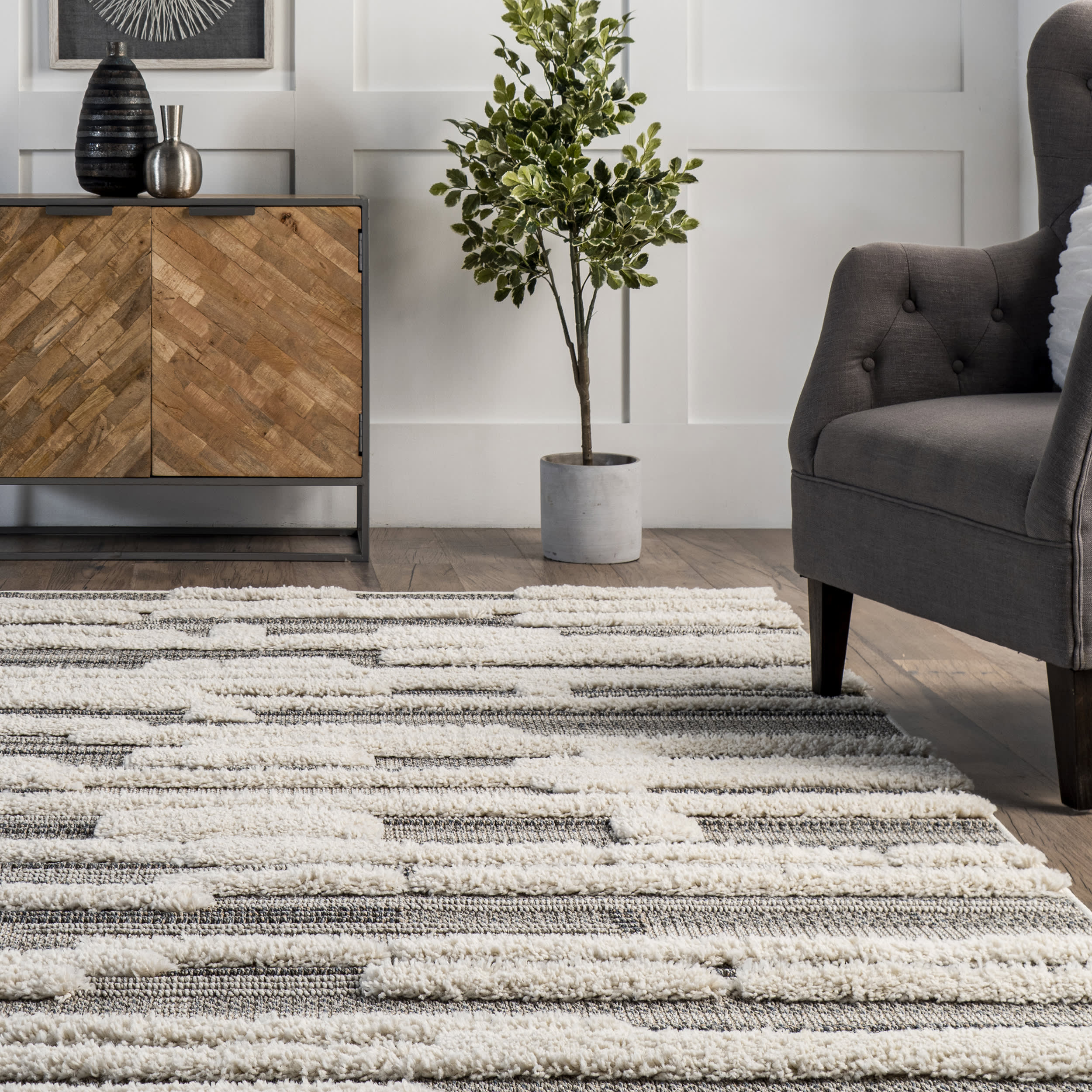 Stylish Cadence Striped Shaggy Area Rug in Soft Grey - Perfect for Living Room, Bedroom & Cozy Home Decor