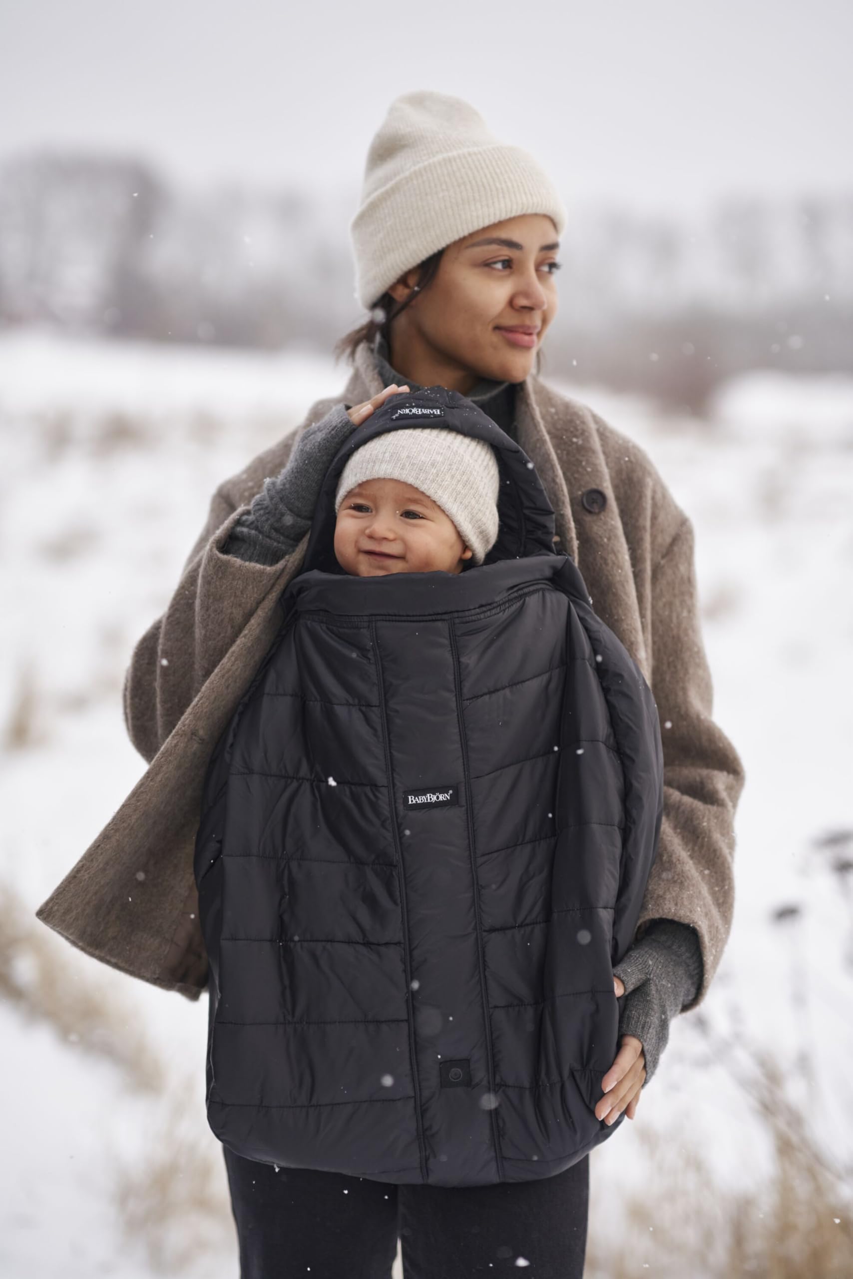 BabyBjörn Winter Cover for Baby Carrier - Black | Insulated Baby Carrier Cover for Cold Weather | Keep Baby Warm & Cozy in Stroller, Walks & Outdoor Adventures