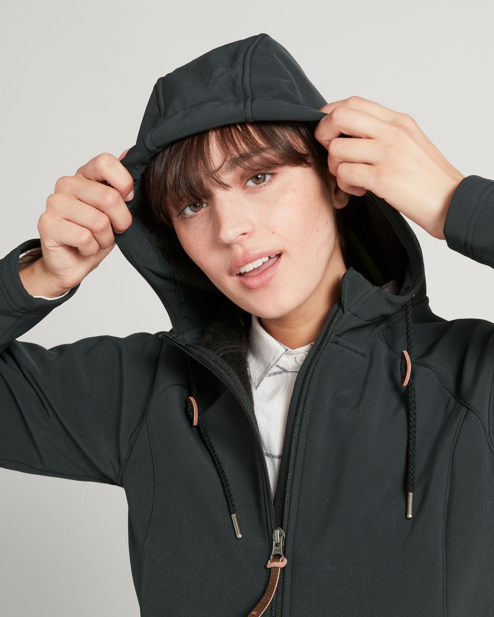 Malazan Women's Softshell Jacket - Lightweight Waterproof Windbreaker for Hiking, Running & Outdoor Activities - Black