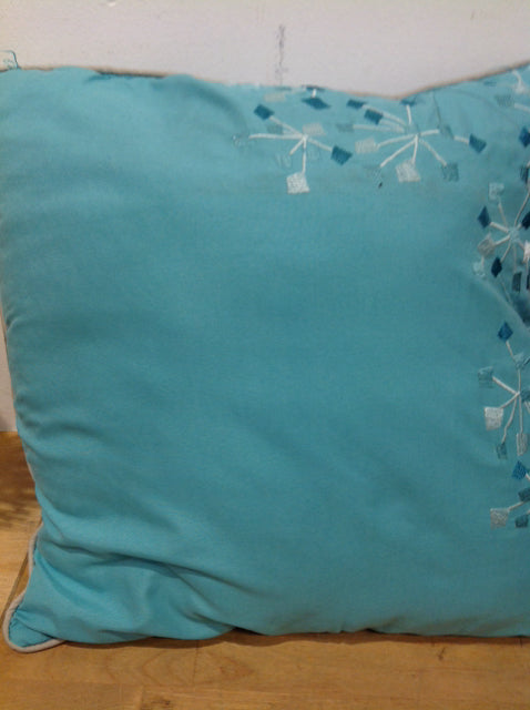 Aqua Print Pillow - Soft & Comfortable 15-Inch Decorative Throw Pillow for Sofa, Bed, or Couch - Perfect for Living Room, Bedroom & Home Decor