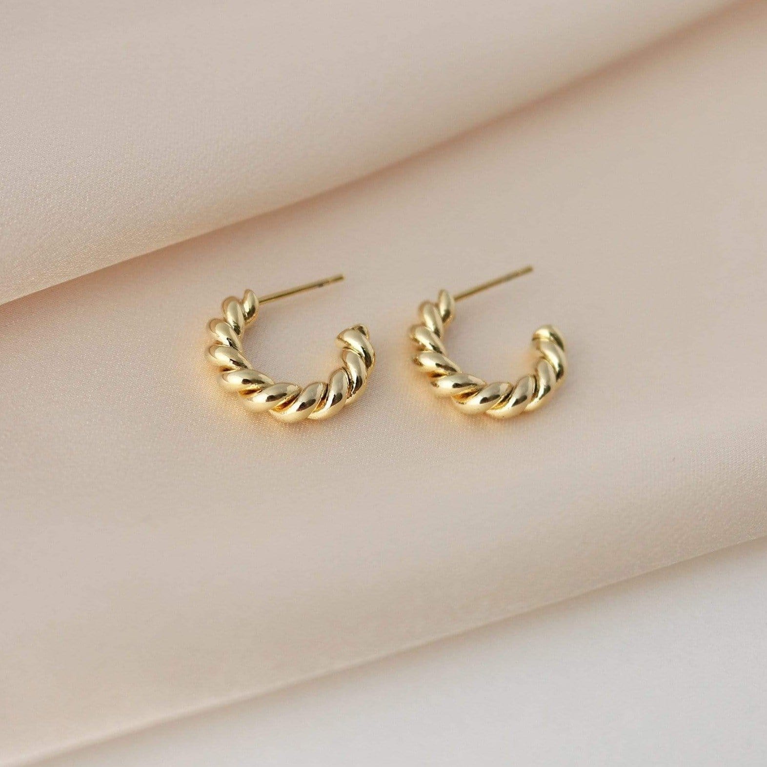 Dawson Gold Hoop Earrings for Women - Trendy & Elegant Jewelry for Everyday Wear & Special Occasions