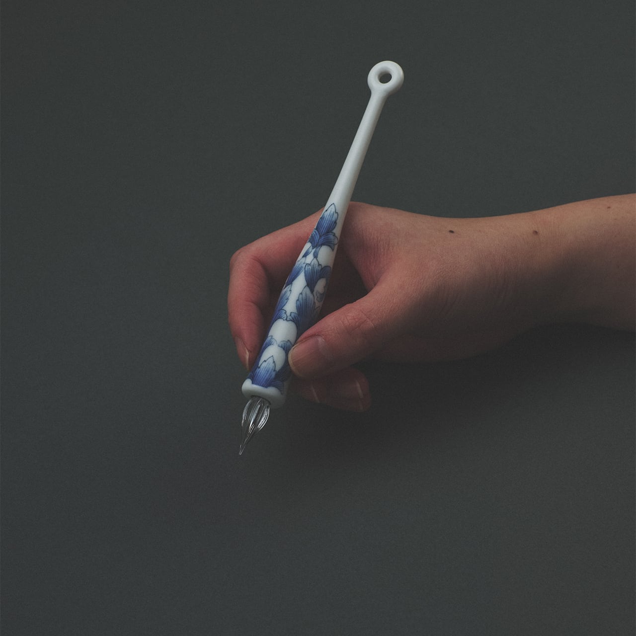 Imari Yaki Japanese Glass Dip Pen - Elegant White & Blue Floral Pattern for Calligraphy, Art & Letter Writing | Premium Handmade Glass Nib Pen for Ink Drawing, Journaling & Gift Giving