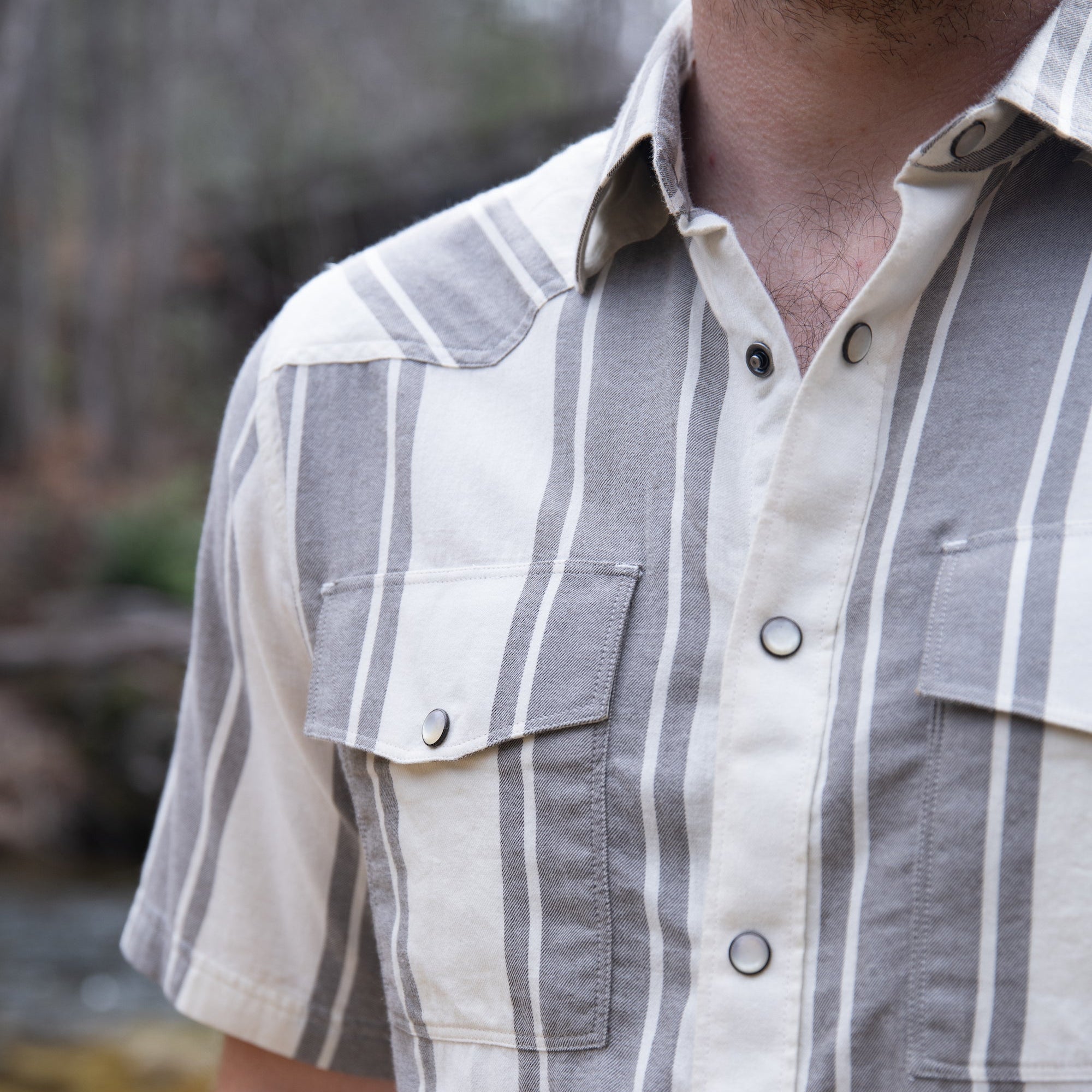 Thayne Men's Short Sleeve Woven Shirt - Casual Button Down Shirt for Men | Breathable & Comfortable Summer Shirt | Perfect for Outdoor Activities, Travel & Office Wear