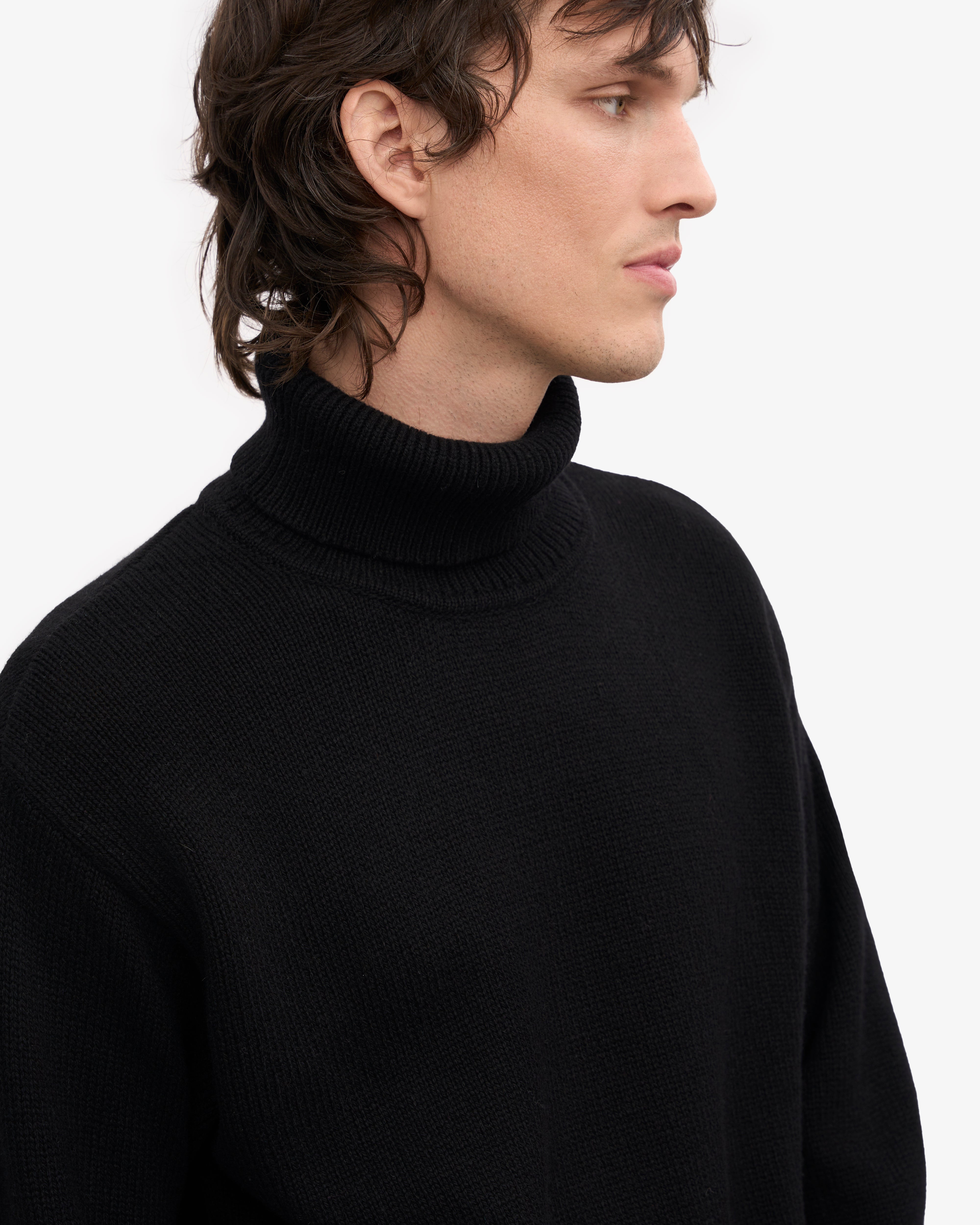 Premium Merino Wool Turtleneck Sweater for Women & Men - Ultra Soft Thermal Winter Knitwear in Deep Black - Perfect for Cold Weather, Office Wear & Outdoor Activities