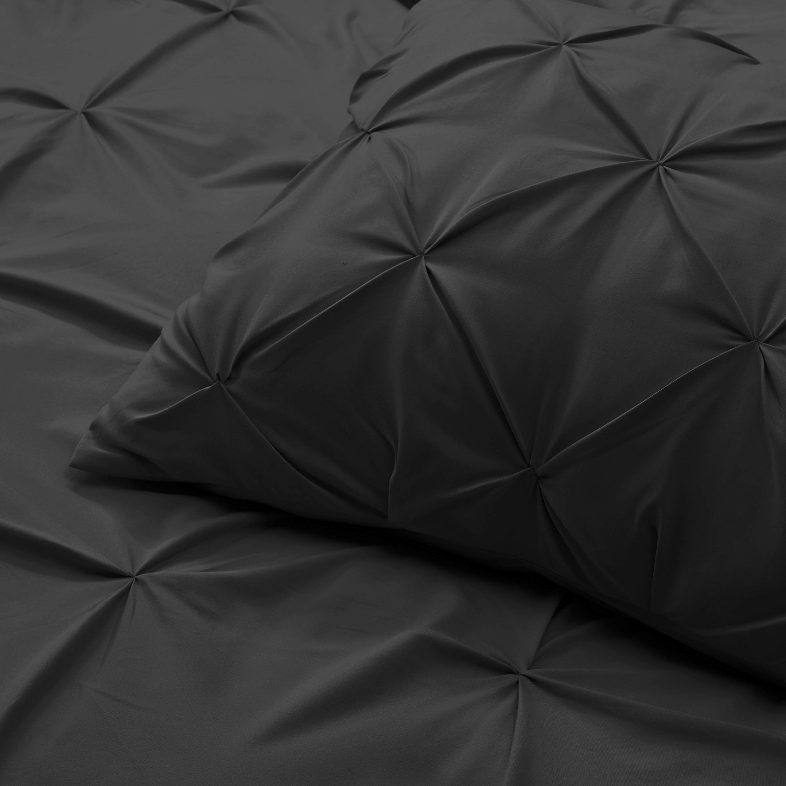 Nestl Twin Comforter Set - Pinch Pleat & Pintuck Design Down Comforter with 1 Pillow Sham, 2-Piece Bedding Set for Twin/Twin XL Beds - Black | Perfect for Kids Rooms, Guest Bedrooms & Dorm Decor