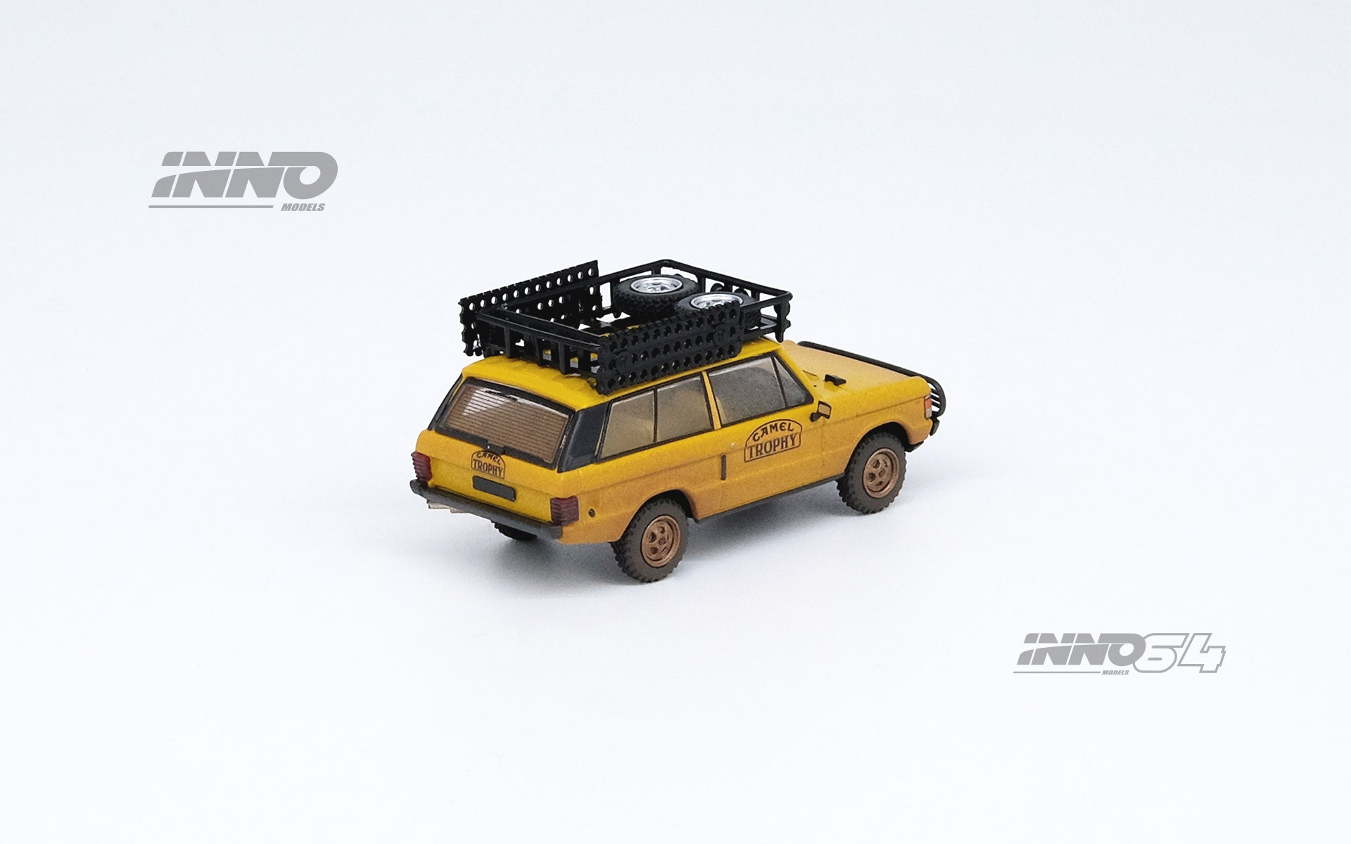 INNO64 1:64 Scale Range Rover Classic Camel Trophy 1982 Diecast Model Car with Dust Effect & Accessories - Collectible Off-Road Vehicle for Display & Racing Scenes