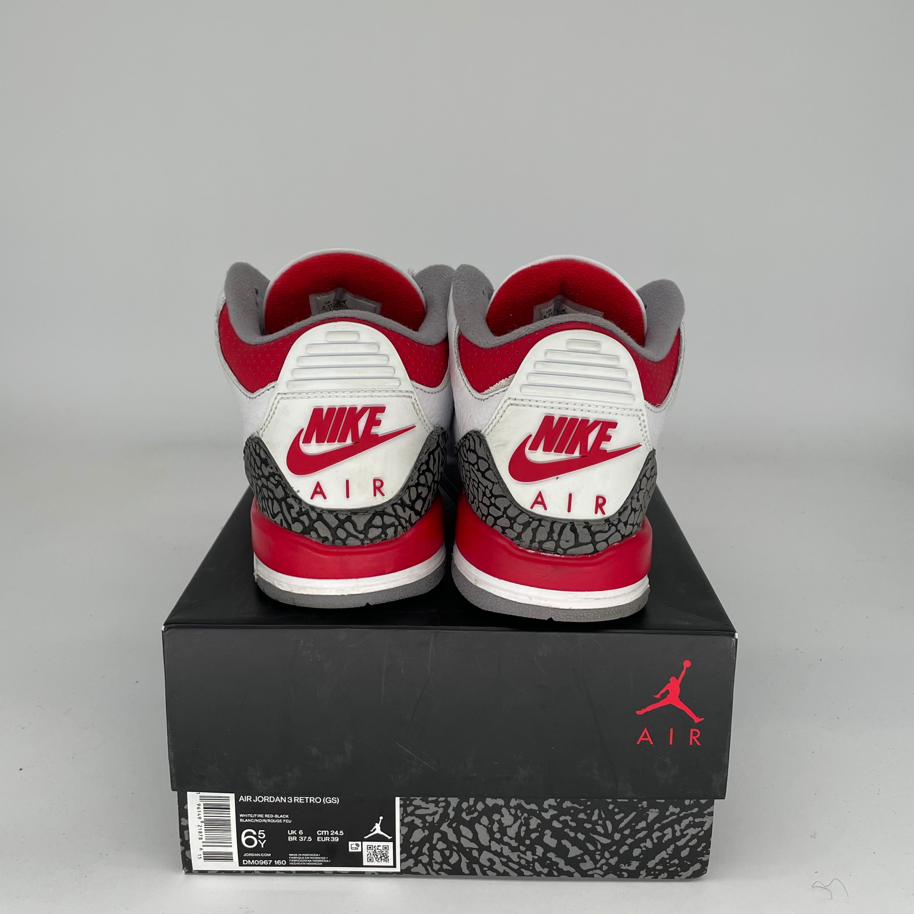 Original Title: AIR JORDAN 3 FIRE RED SIZE 6.5Y DM0967 160   Optimized Title: **Air Jordan 3 Retro 'Fire Red' Sneakers - Size 6.5Y (DM0967-160) - Men's Basketball Shoes for Casual Wear & Street Style**