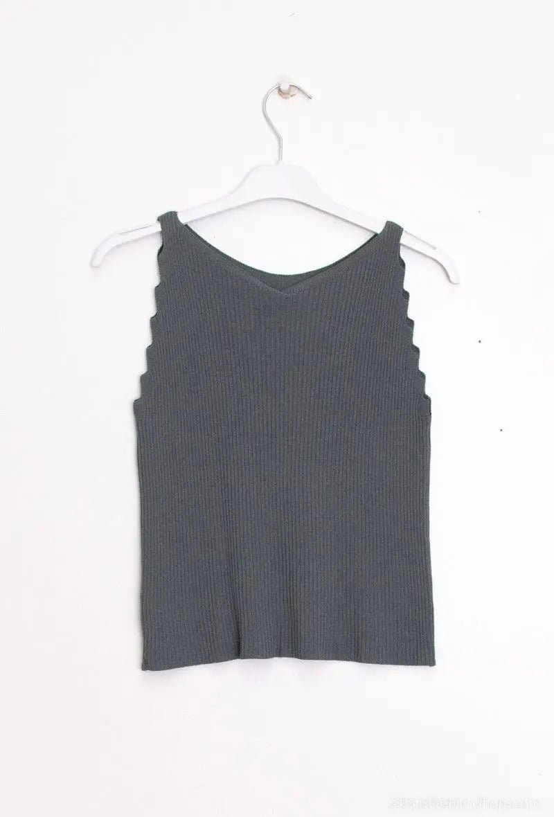 Zig Zag Sleeveless Top for Women - Trendy Striped Summer Blouse for Casual Outings & Beach Vacations