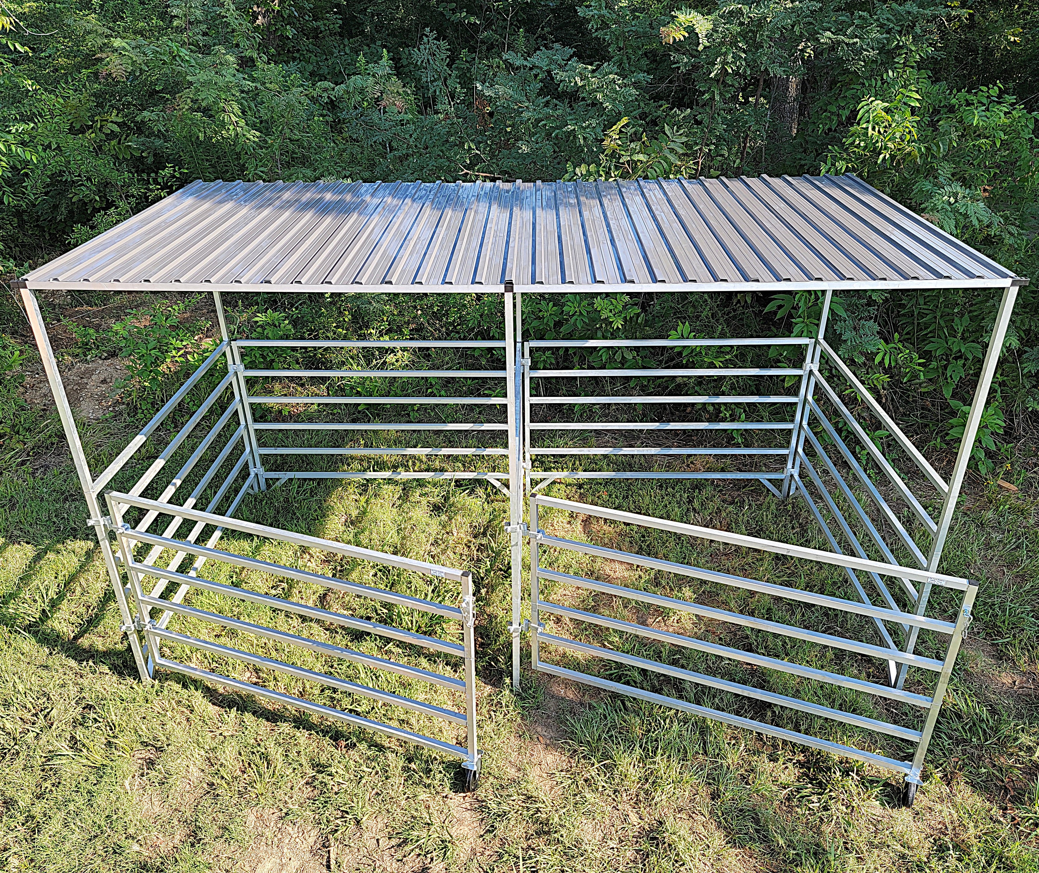 **5 Ft x 5 Ft Aluminum 6-Rail Add-On Stall Kit with Canopy (2 Panels, 1 Gate, 1 Canopy) – Perfect for Horse Stalls, Livestock Pens, and Farm Enclosures**
