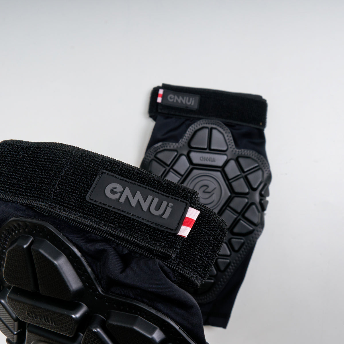 Ennui Shock Sleeve Knee Gaskets V2 - Protective Knee Pads for Skateboarding, Rollerblading & BMX - Comfortable Impact Protection for Extreme Sports & Outdoor Activities