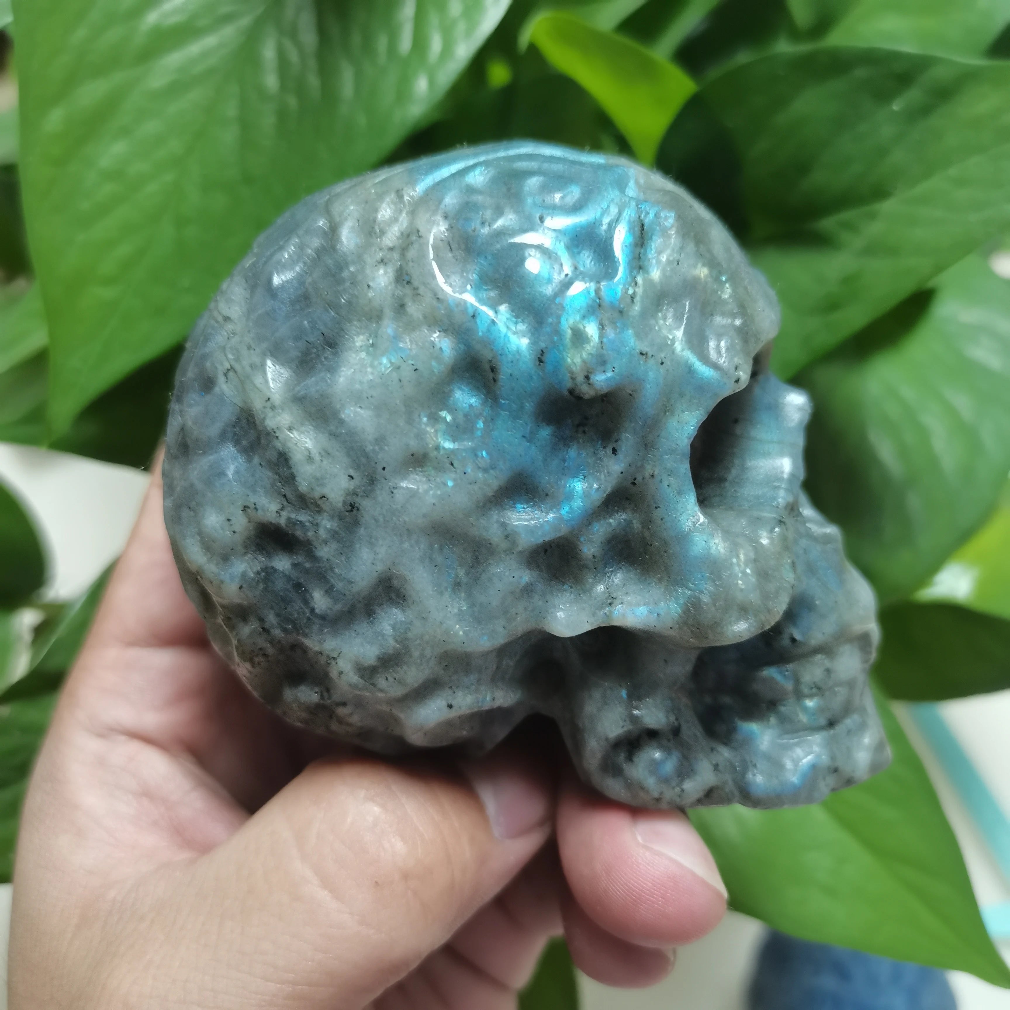 750g 110mm Natural Labradorite Skull Carving - Healing Crystal Gemstone, Reiki Energy Stone, Feng Shui Home Decor, Unique Gift for Collectors & Spiritual Practitioners (Perfect for Meditation Spaces & Altar Displays)
