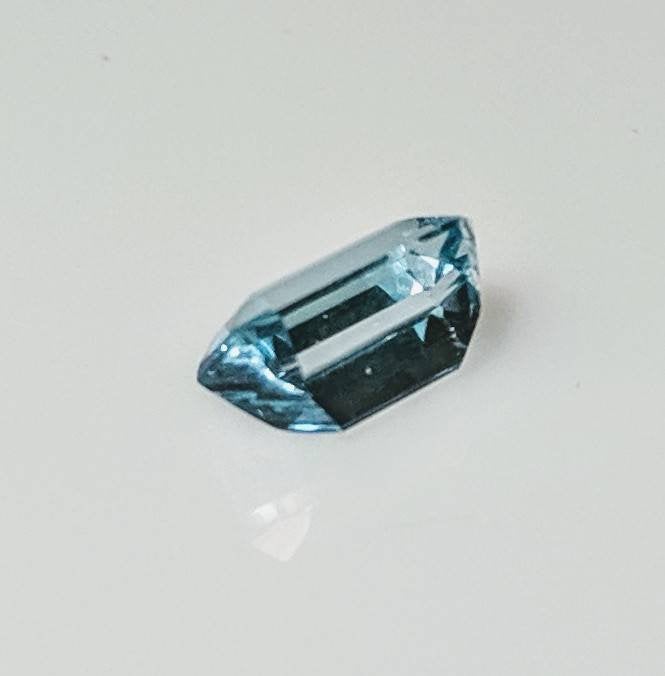 1.35ct Natural Genuine Brazilian Aquamarine Gemstone - 8x5mm Emerald Cut VVS Loose Stone for Jewelry Making, Engagement Rings & Custom Designs