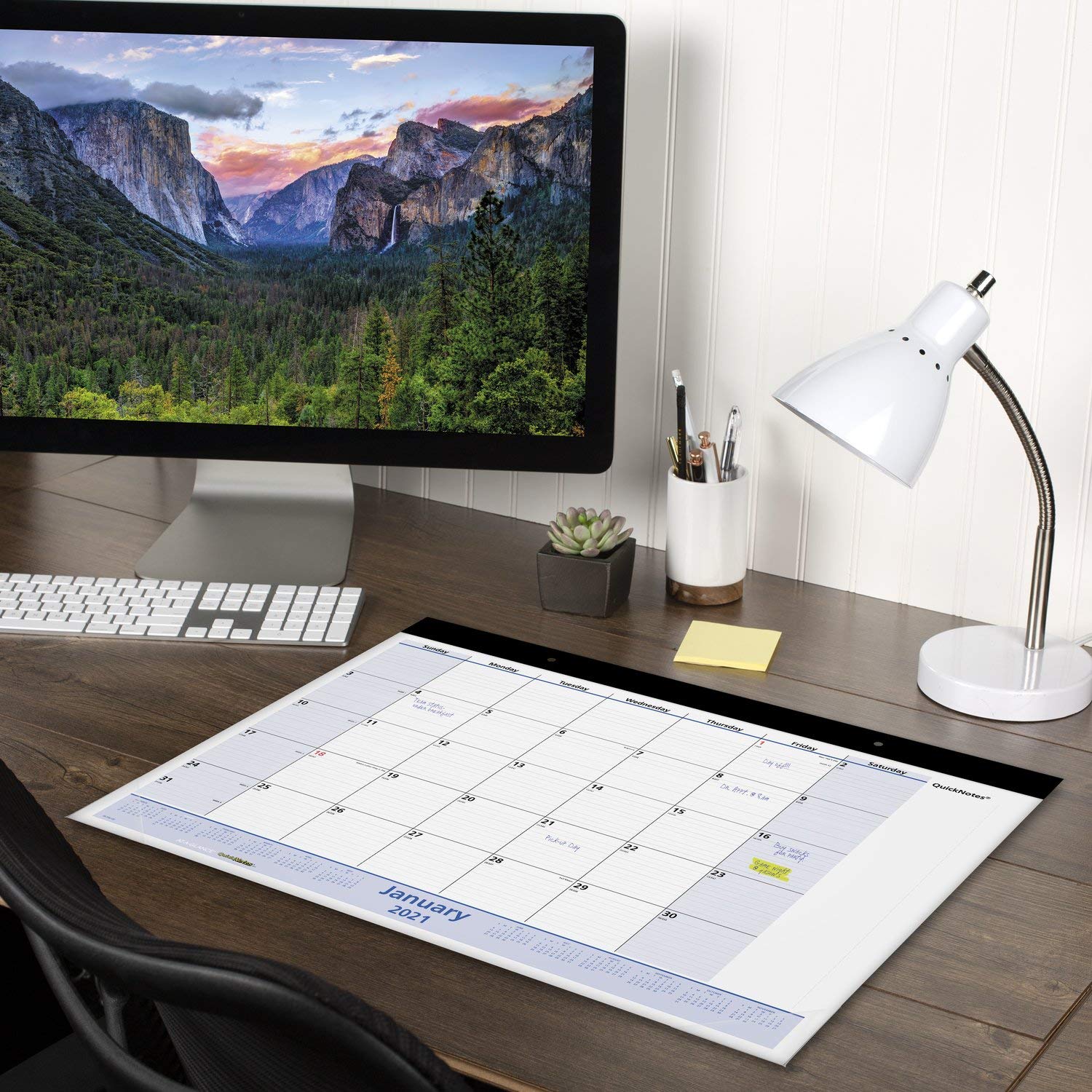 AT-A-GLANCE 2021 Monthly Desk Calendar - 22