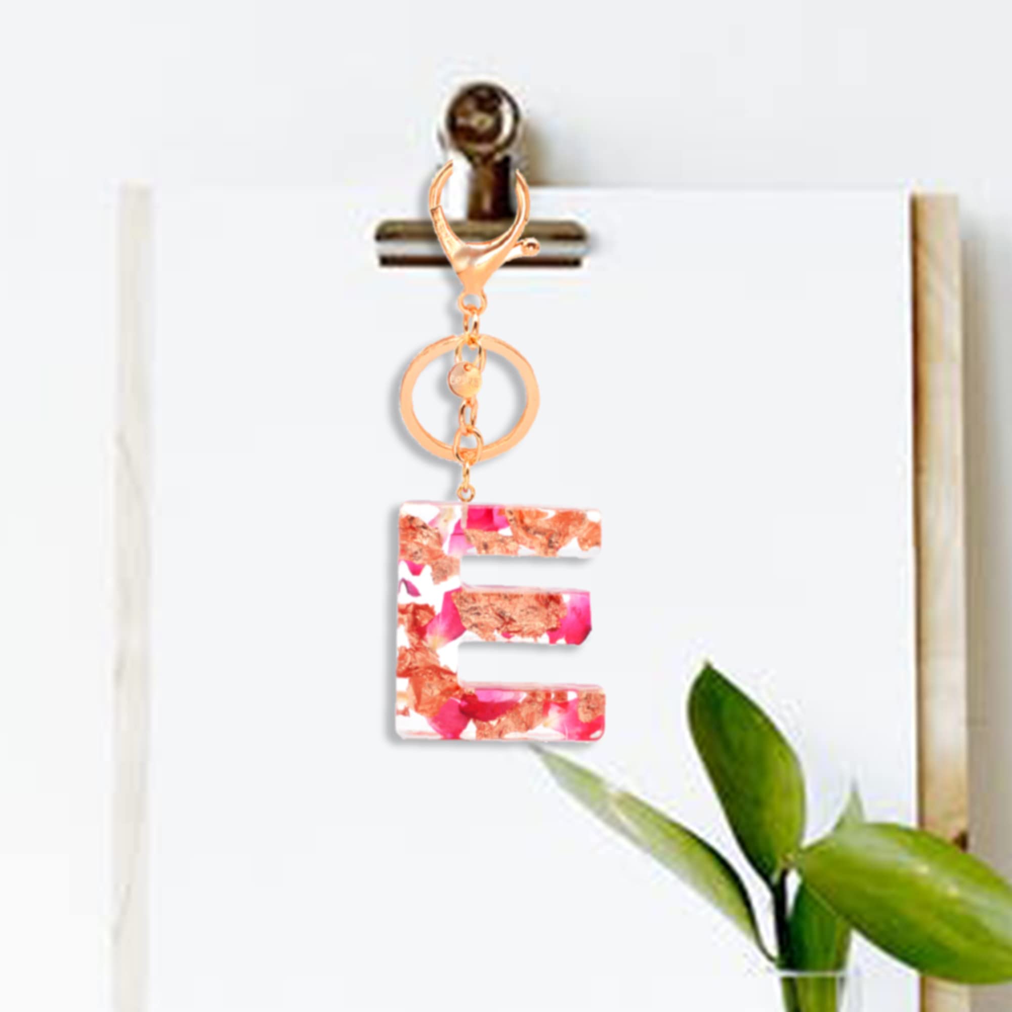 Personalized Alphabet Resin Keychain - Custom Dried Flower Initial Letter Keyring, Cute Kawaii Gifts for Women & Girls | Perfect for Birthdays, Valentine's Day & Friendship Gifts