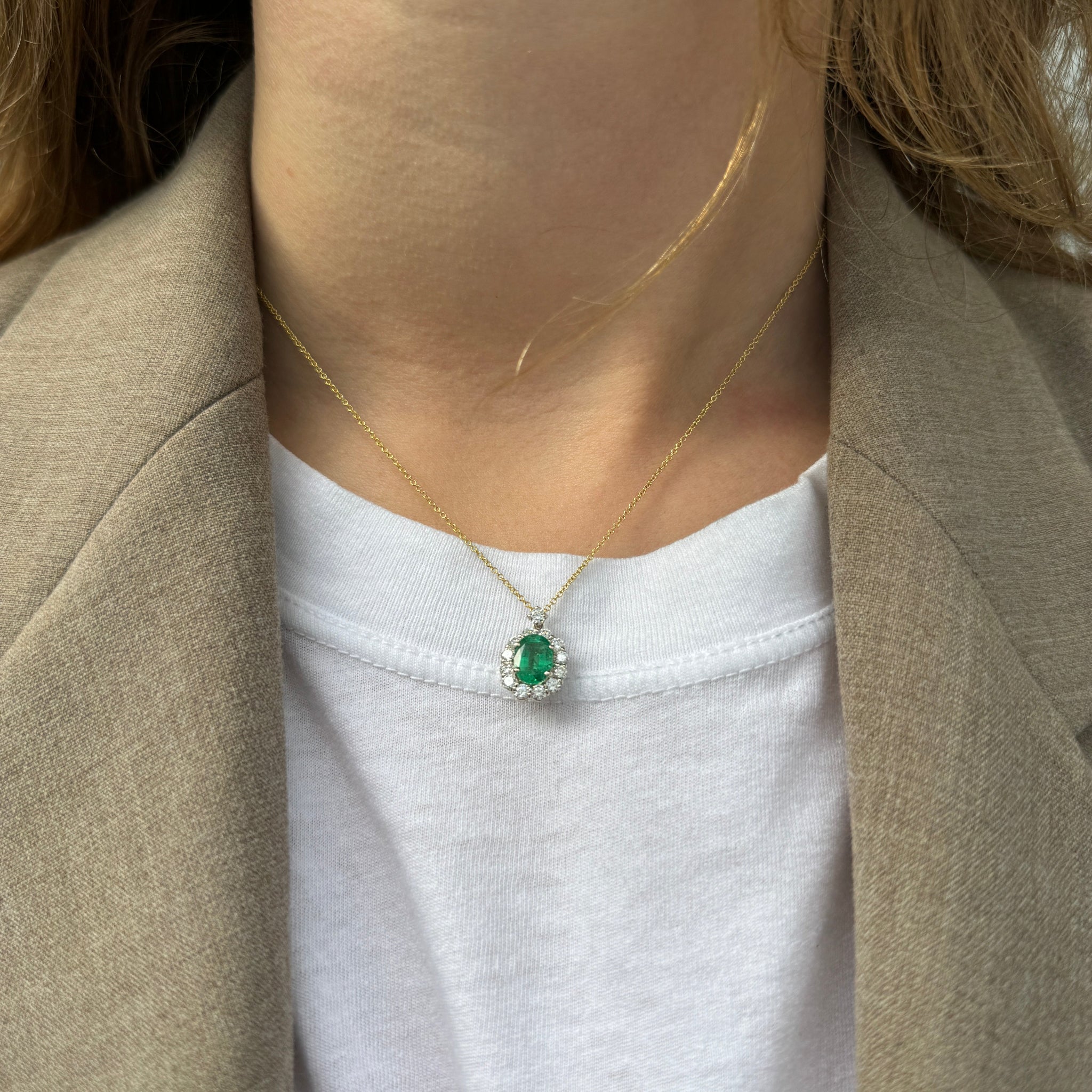 18K Gold Oval Emerald & Diamond Pendant Necklace for Women - Elegant Jewelry Gift for Anniversary, Birthday & Special Occasions