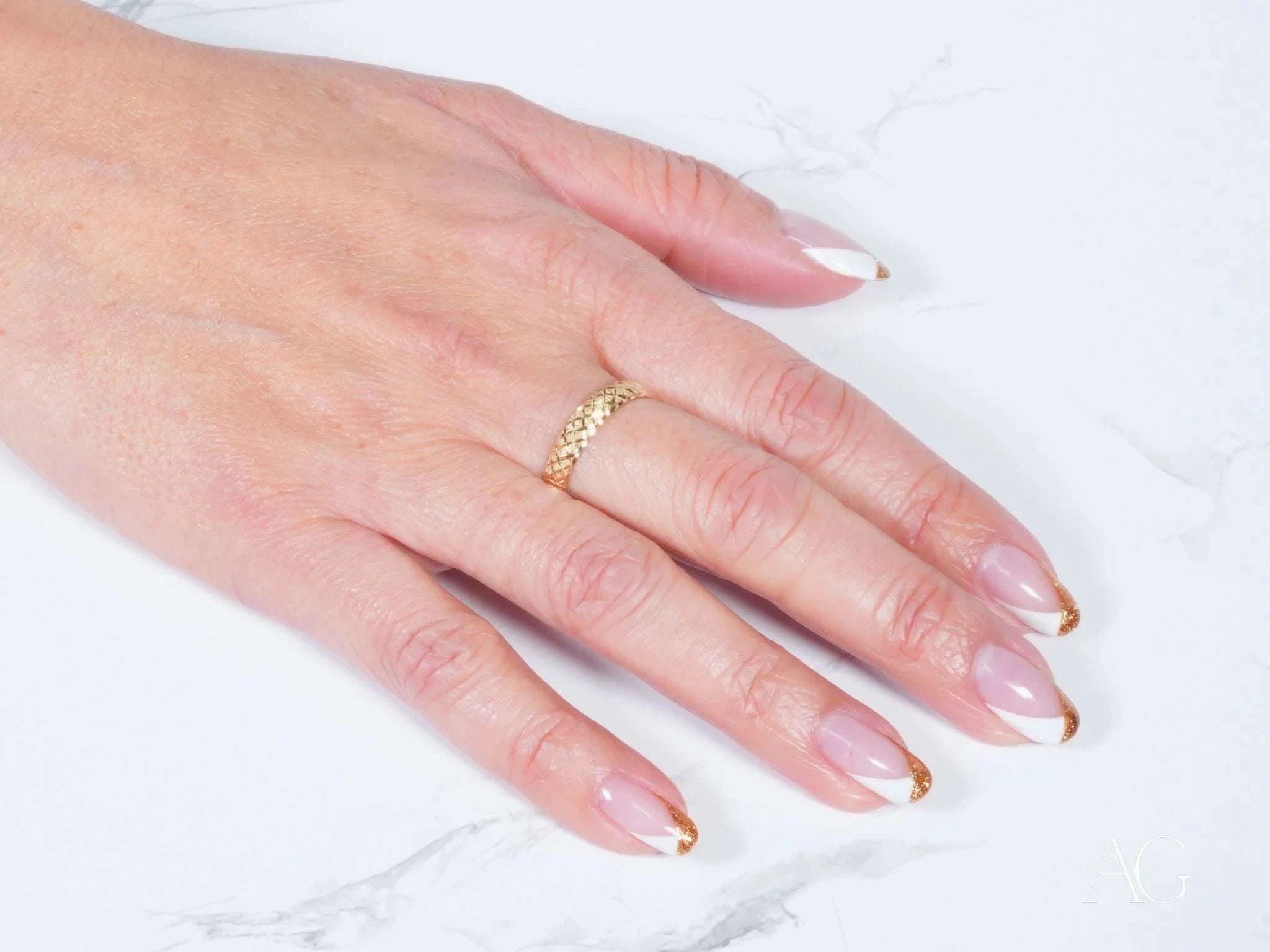 18k Gold Aparador Ring for Women - Elegant & Dainty Stackable Ring - Perfect for Everyday Wear, Gifts & Special Occasions