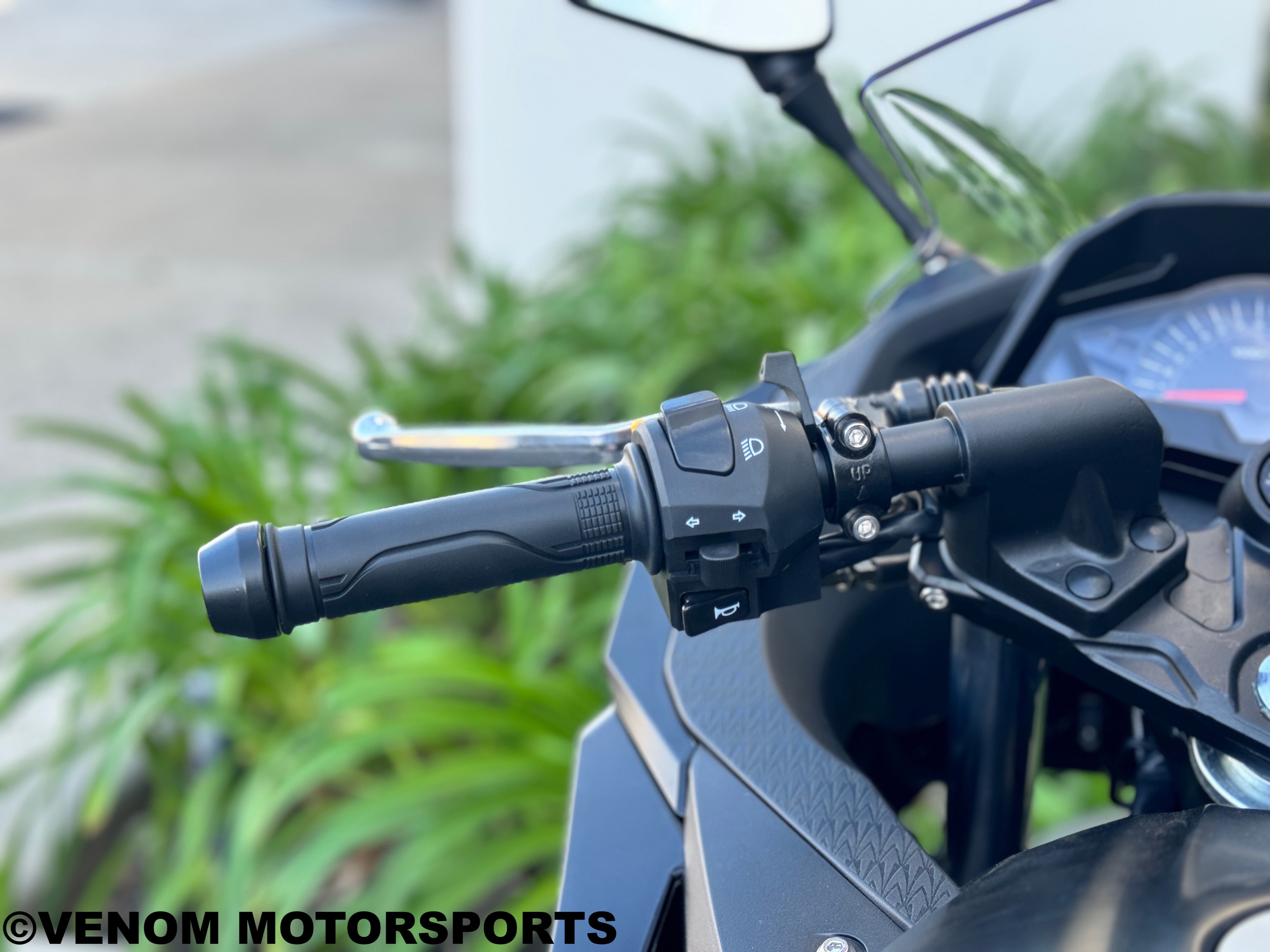 Venom X22 125cc Motorcycle - Ninja Style 4-Speed Gas-Powered Dirt Bike for Off-Road Trail Riding & Adventure Sports