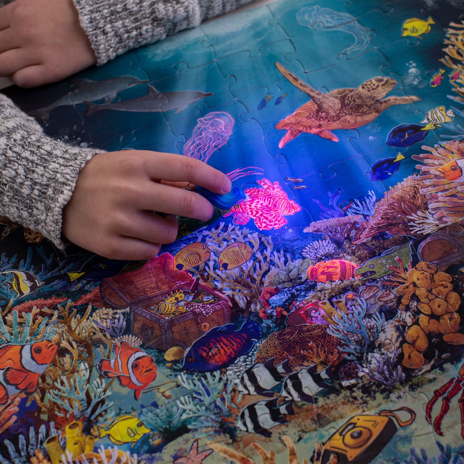 Peaceable Kingdom Deep Sea Adventure 100-Piece Glow in the Dark Puzzle for Kids Ages 6+ | Seek & Find Ocean Theme Jigsaw with Blacklight | Fun Family Game Night & Educational STEM Activity | Perfect for Birthday Gifts, Classroom Learning & Rainy Day Entertainment