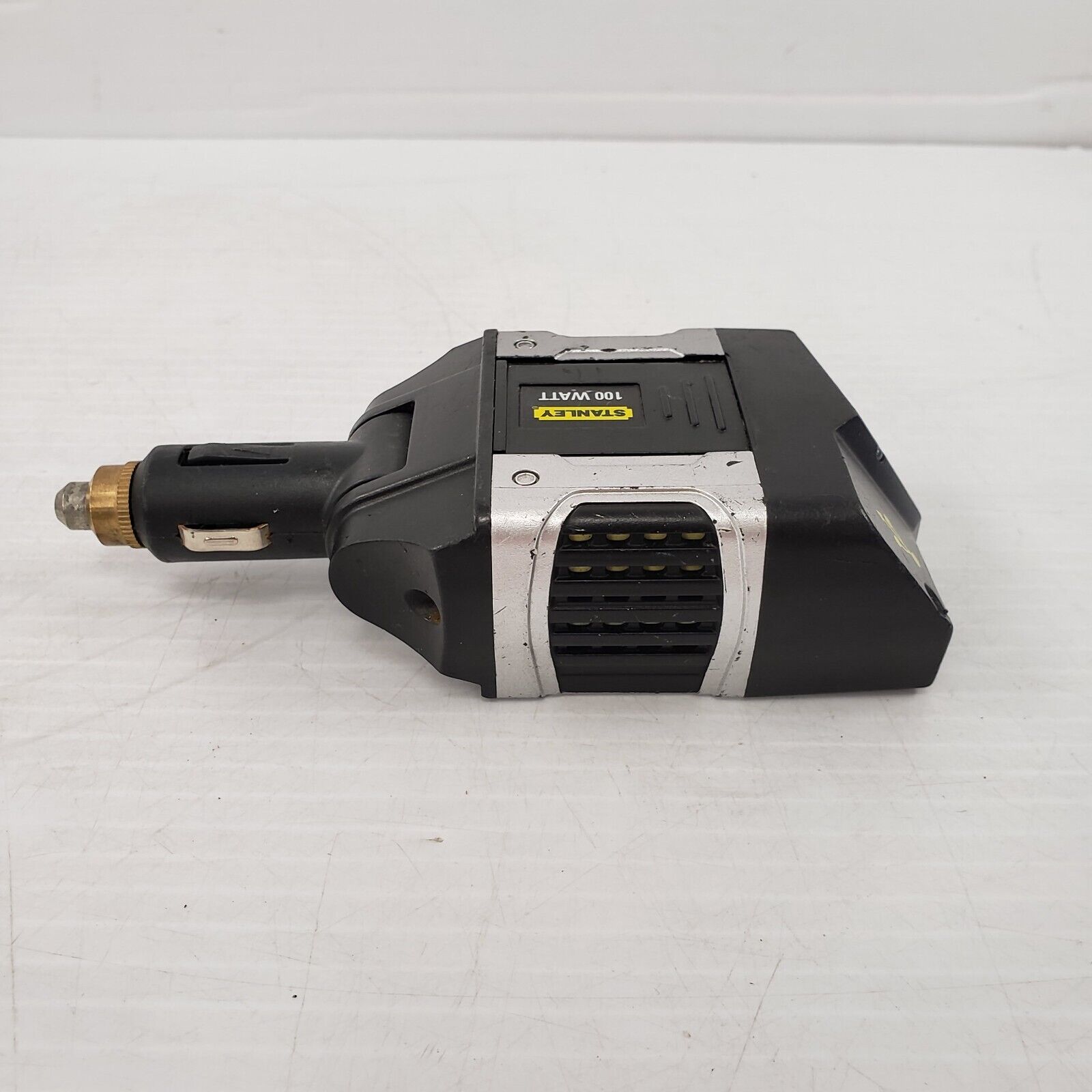 Stanley PC1A09 Power Inverter - 900W Continuous/1800W Peak, 12V DC to 120V AC, Car Power Converter for Laptops, CPAP, TVs - Perfect for Road Trips, Camping & Emergency Power Outages