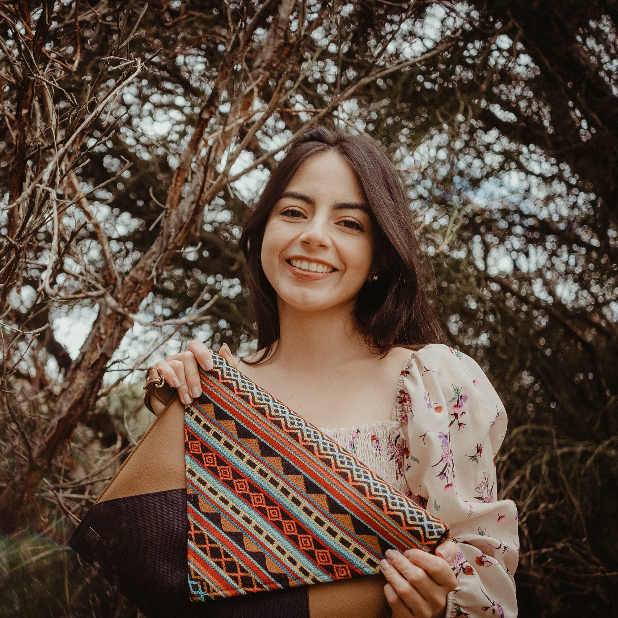Stylish Women's Crossbody Handbag & Leather Clutch - Dual Function Purse with Colorful Loom Weaving Design - Small Black Purse for Everyday Use, Date Night & Travel Accessories