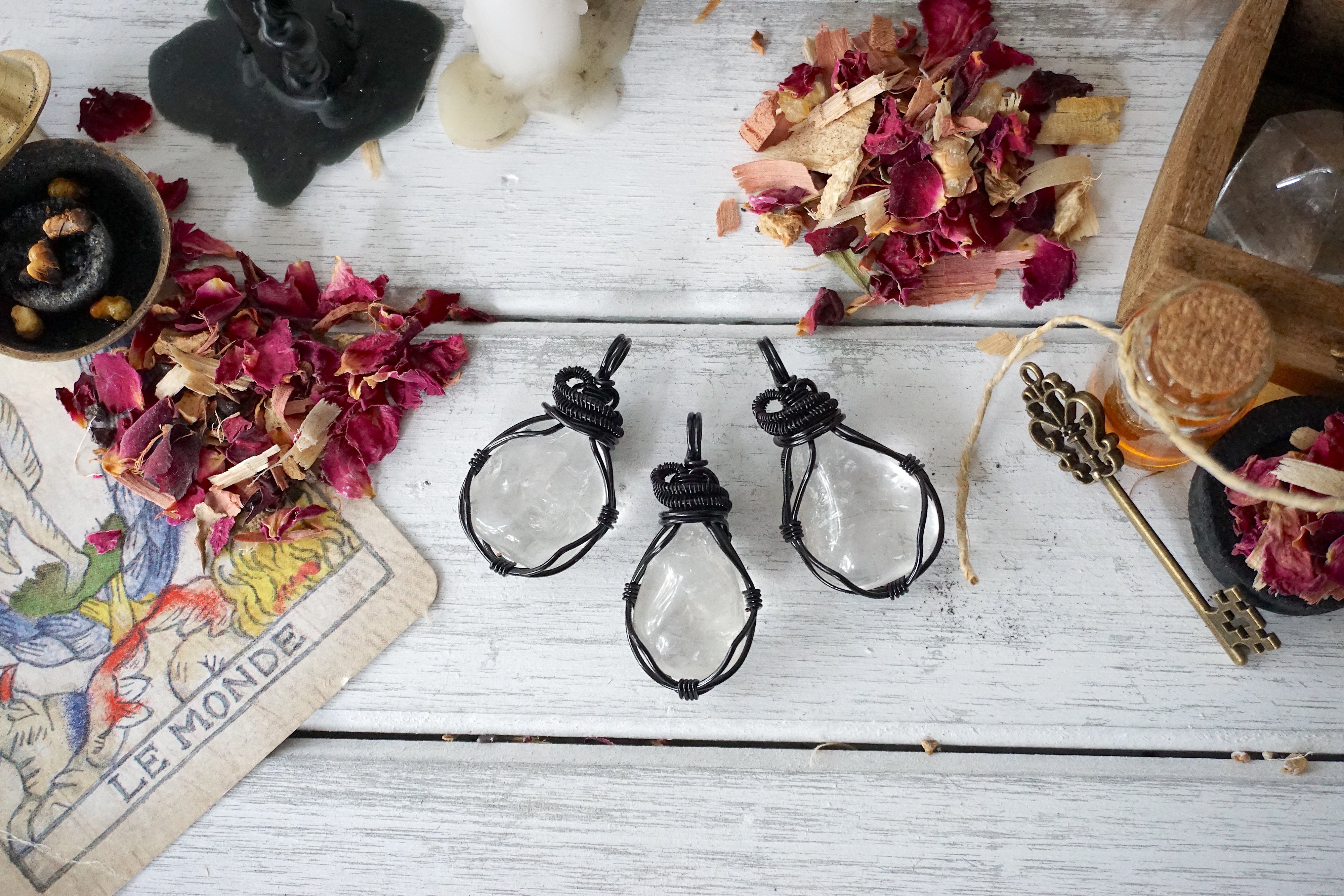 AURA FOUNDATION COLLECTION Clear Quartz Crystal Necklace - Healing Crystal Jewelry for Women, Natural Stone Pendant for Energy & Chakra Balance | Perfect for Meditation, Yoga & Spiritual Gifts