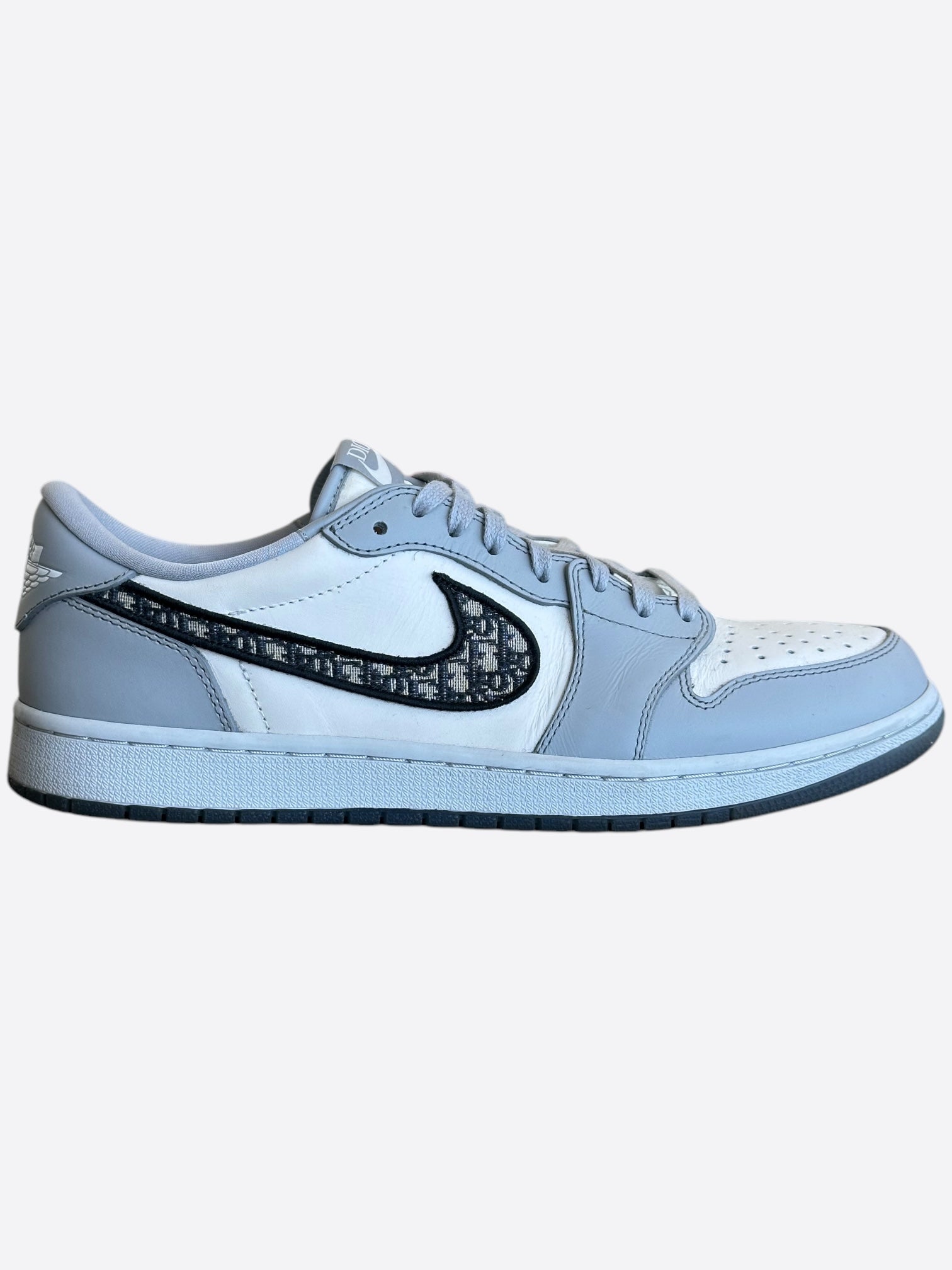Dior Air Jordan Grey & White Oblique Low Top Sneakers for Men - Retro Basketball Shoes - Streetwear Fashion & Casual Wear - Perfect for Urban Style & Sneaker Collectors