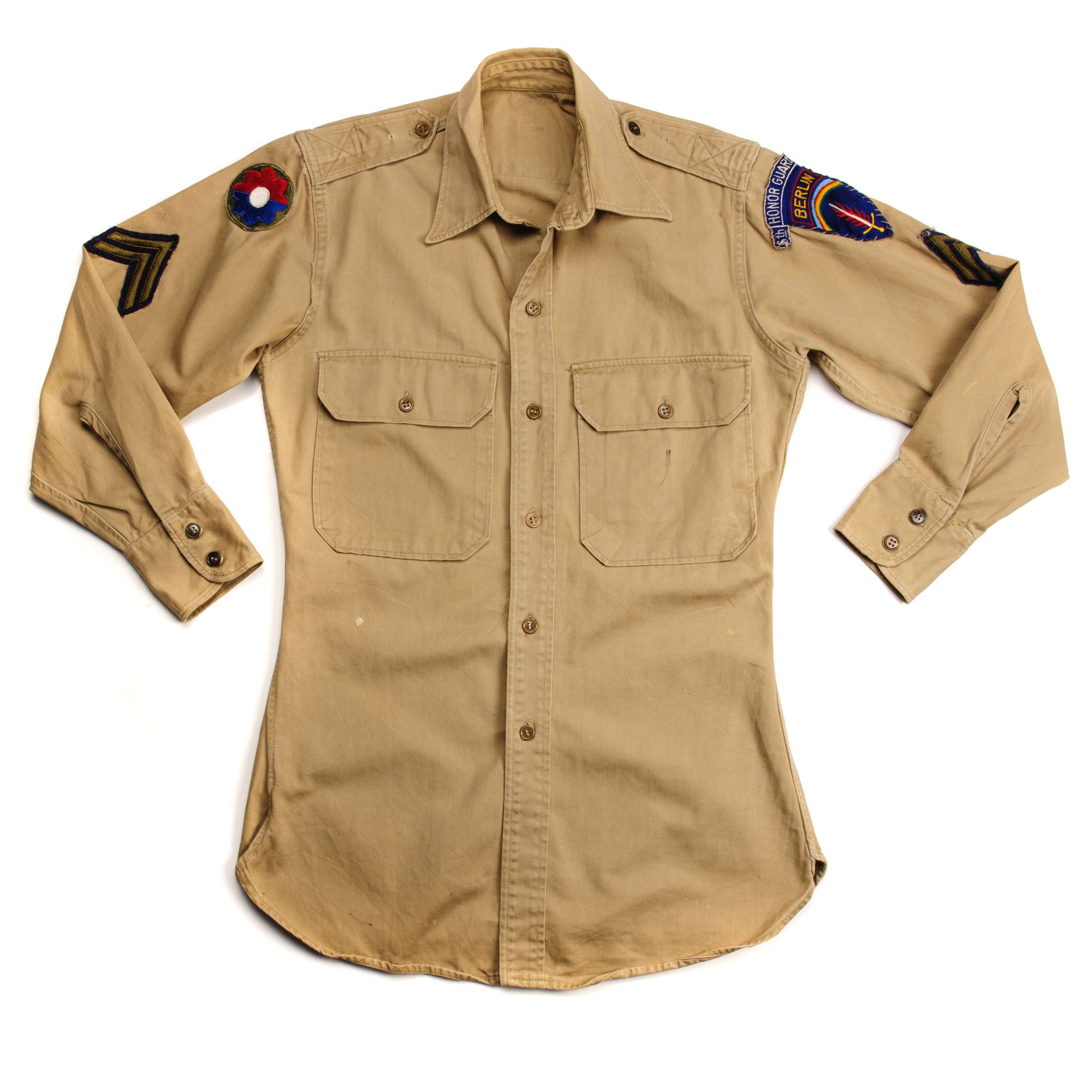 Vintage US Army Cotton Shirt M37 Khaki - 1940s Post WW2 Military Shirt with Patches - Size XS - Perfect for Military Reenactment, Vintage Fashion & Collectors
