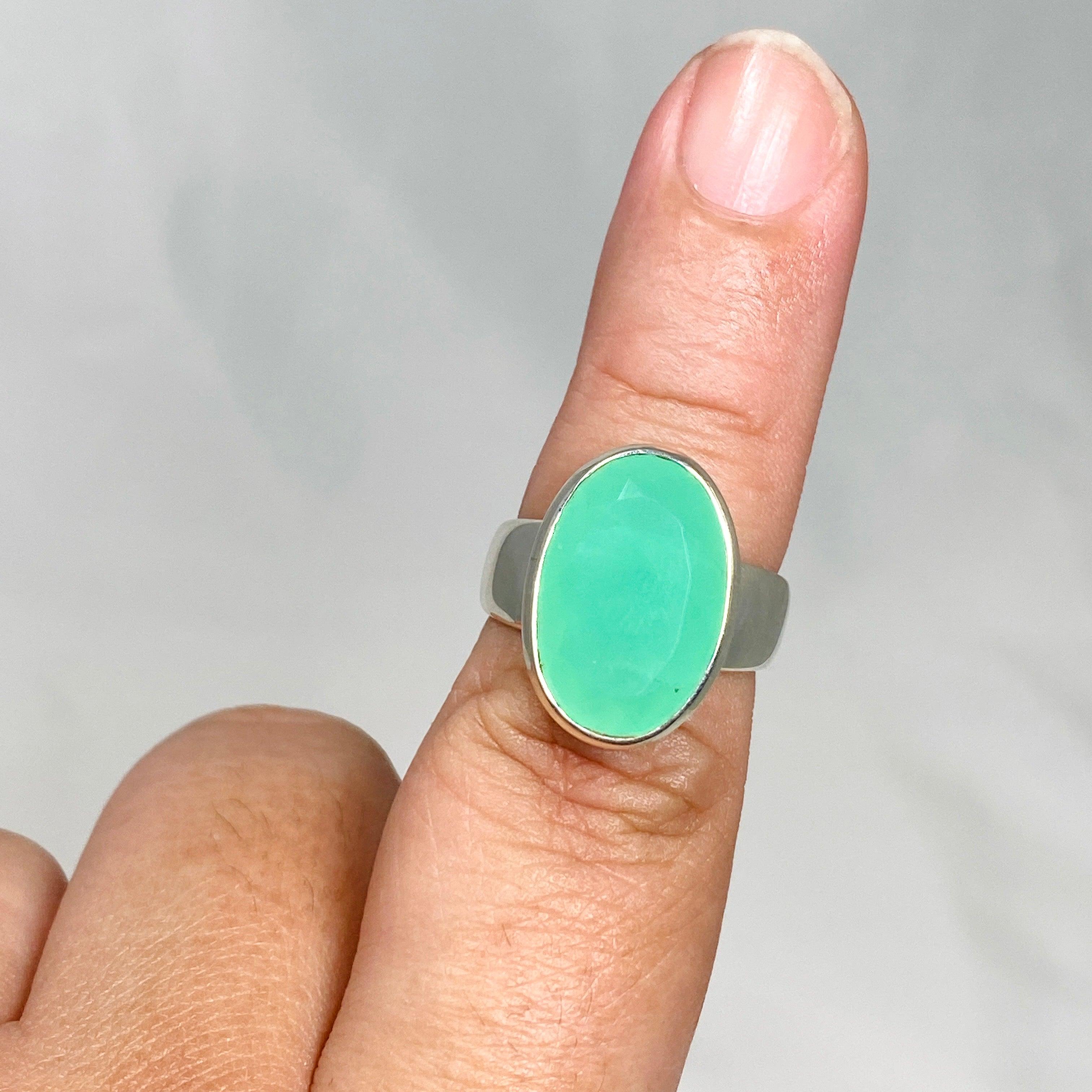 Chrysoprase Faceted Oval Ring - Size 7.5 - PRGJ472 - Elegant Green Gemstone Jewelry for Women, Perfect for Weddings, Parties & Special Occasions