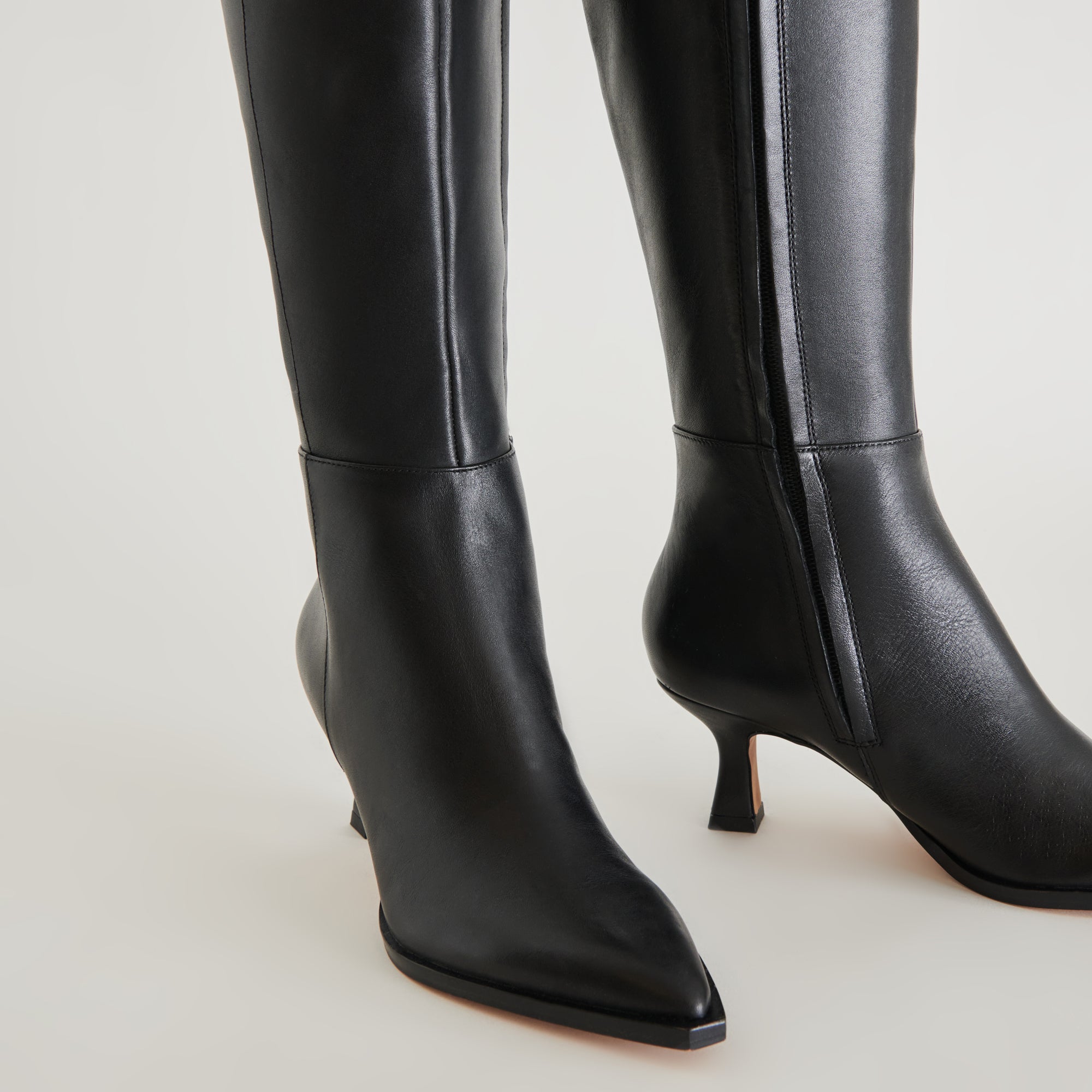 **AUGGIE Black Leather Boots for Men & Women – Stylish & Durable Footwear for Outdoor, Work & Casual Wear**