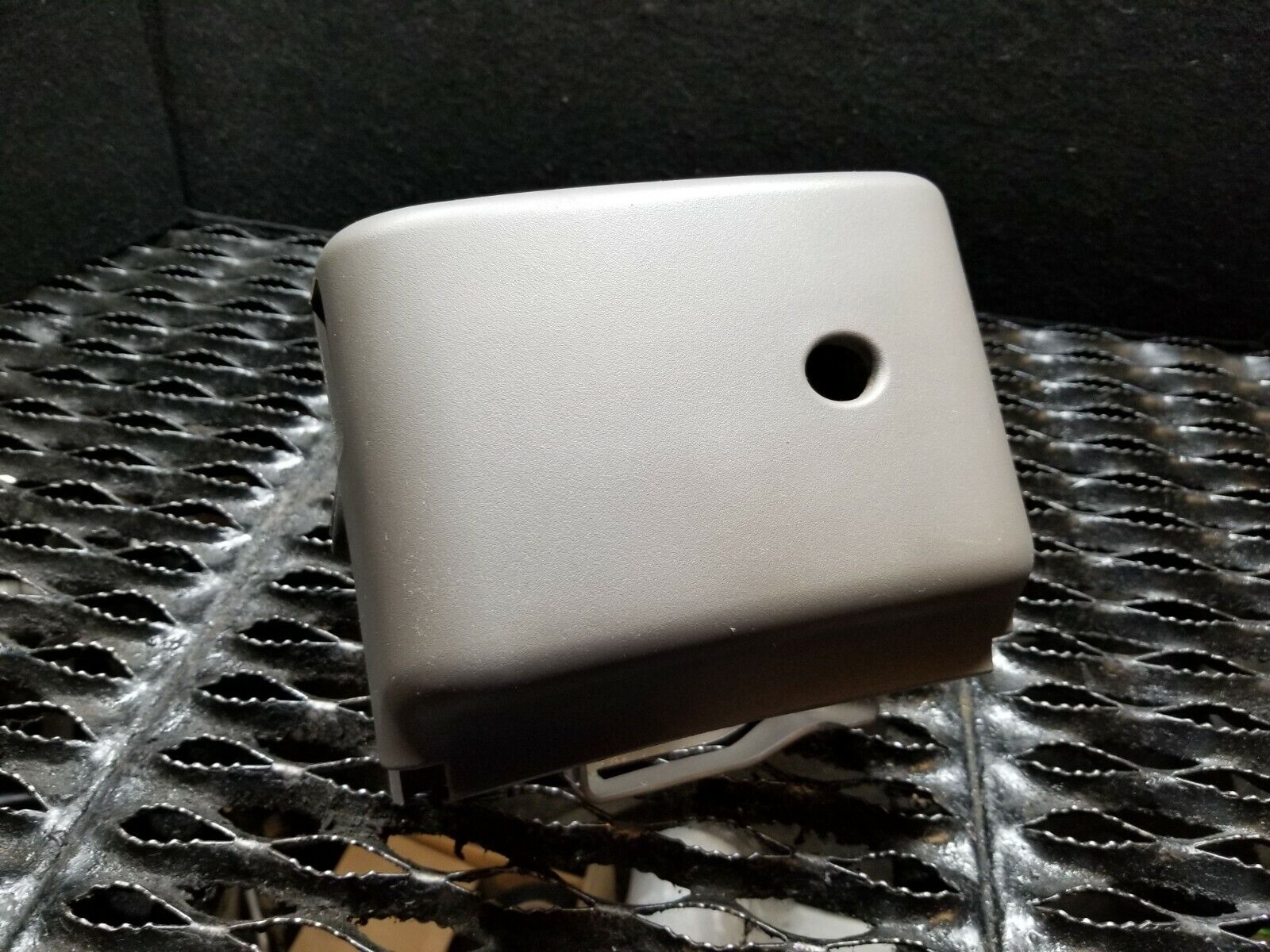 2004-2006 Chrysler Sebring Convertible Steering Column Shroud Trim Cover - OEM Replacement Part for Interior Dashboard Repair - Perfect for Car Restoration & DIY Auto Projects