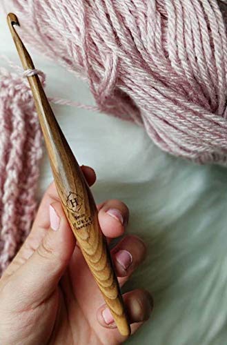 Premium FURLS Streamline Camwood Crochet Hook 7