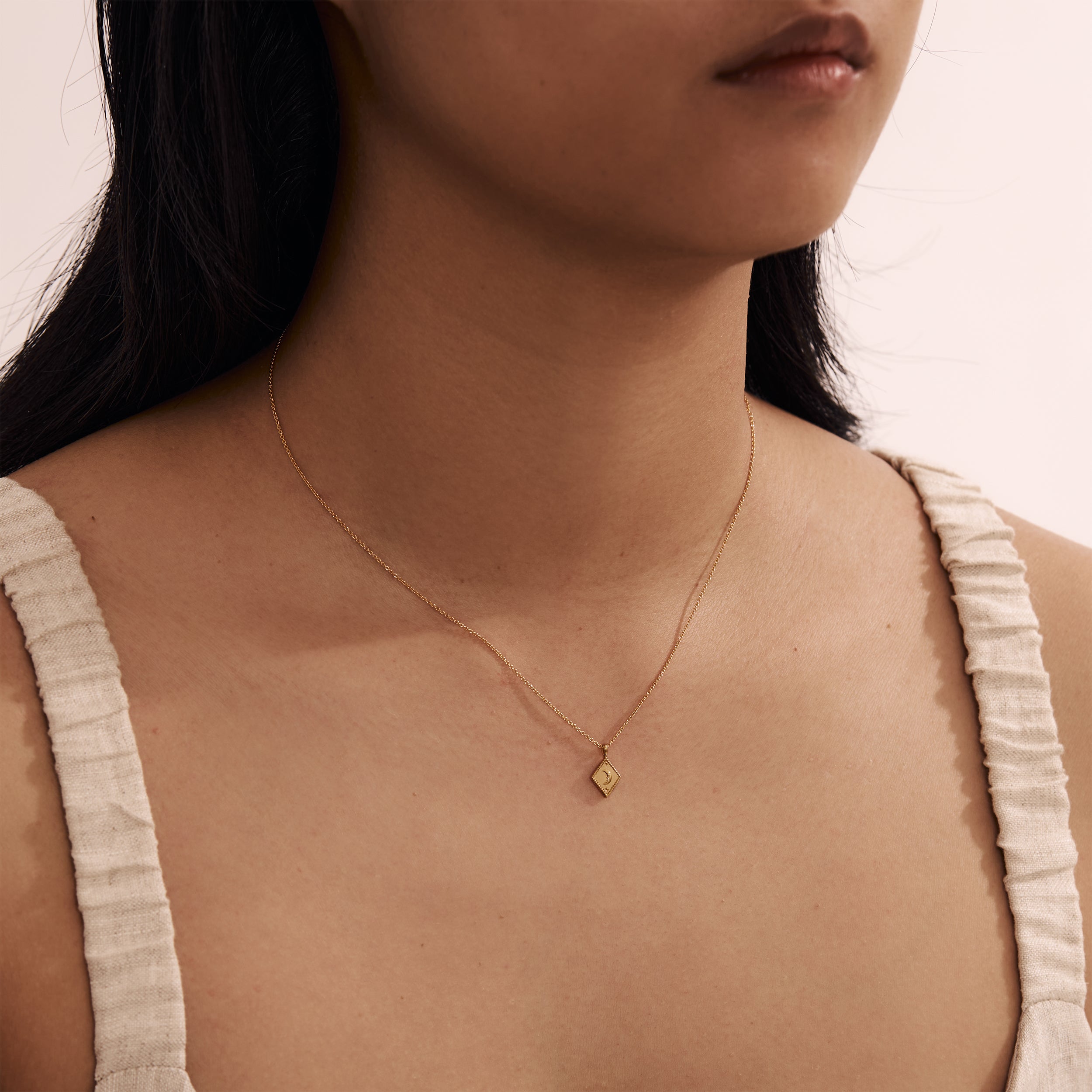 Solunar Necklace Gold - Elegant Celestial Jewelry for Women, Perfect for Everyday Wear & Special Occasions