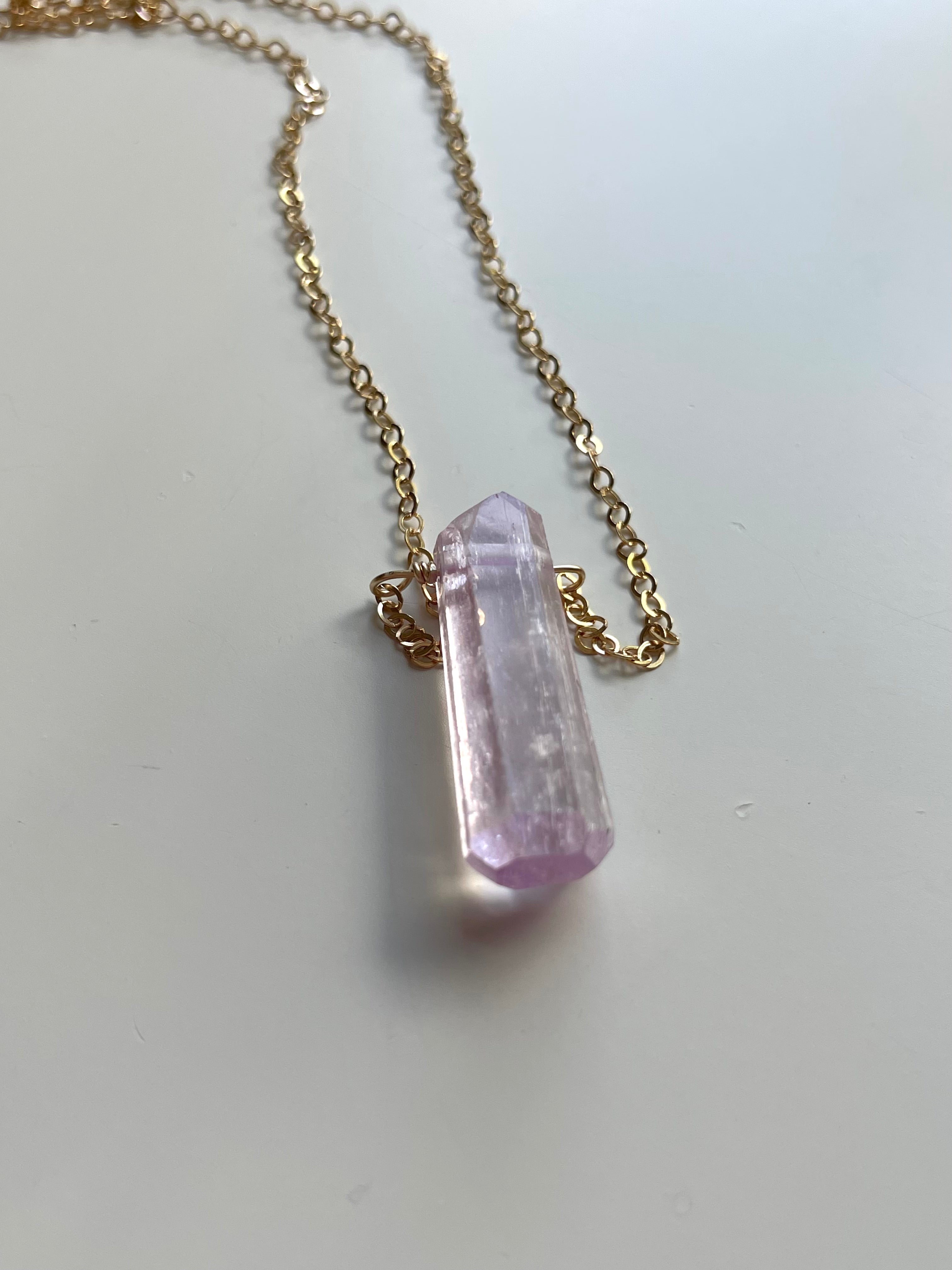 Natural Raw Kunzite Crystal Point Pendant Necklace - Healing Stone Jewelry for Women, Chakra Balancing & Spiritual Protection | Perfect for Meditation, Yoga & Energy Work