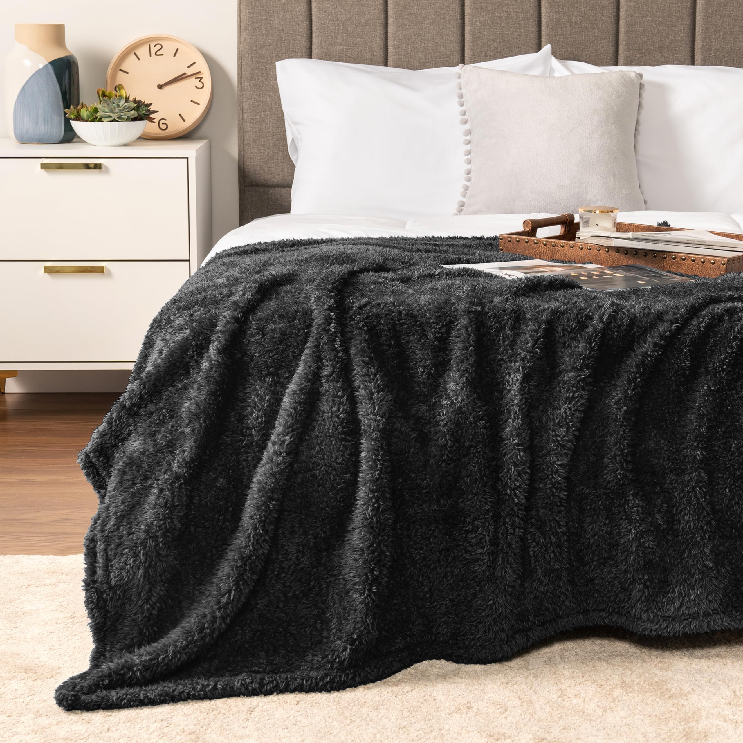 Pavilia Sherpa Bed Blanket King Size 90x108 - Ultra Soft Plush Cozy Fluffy Lightweight Microfiber Fuzzy Blanket for All Seasons - Warm & Breathable for Bedroom, Couch, Sofa, Travel & Camping - Black