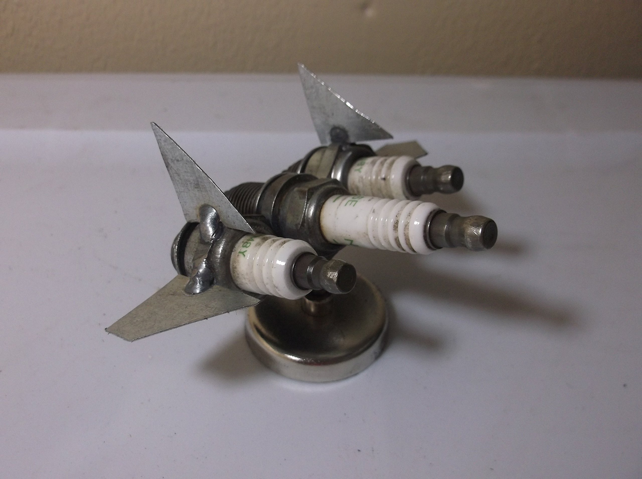 Blackbird Jet Bomber Spark Plug Magnet - High Performance Spark Plug Magnet for SR-71 Blackbird & Jet Engines - Perfect for Aviation Enthusiasts & Engine Maintenance