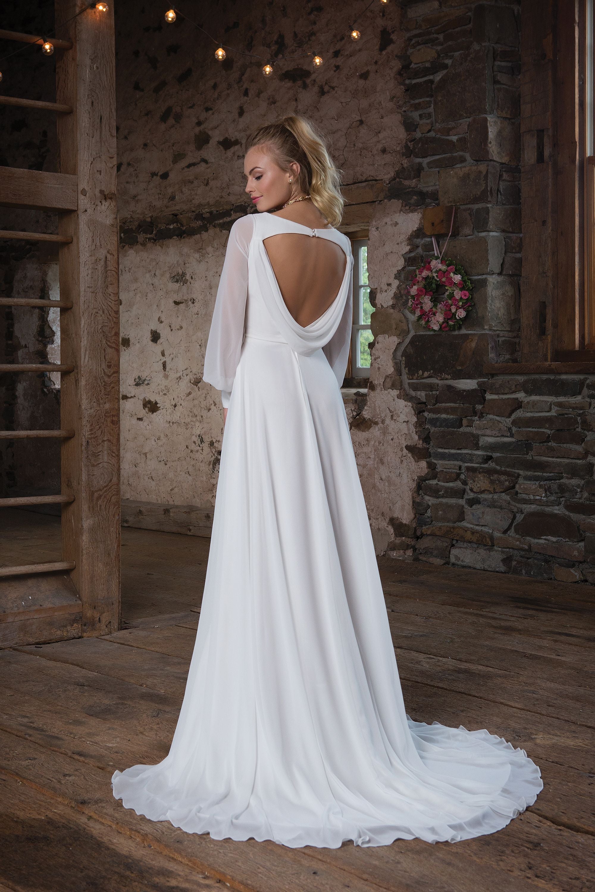 Justin Alexander Sweetheart 1108 Sample Gown - Elegant Lace Wedding Dress for Brides, Perfect for Church Ceremonies & Formal Receptions