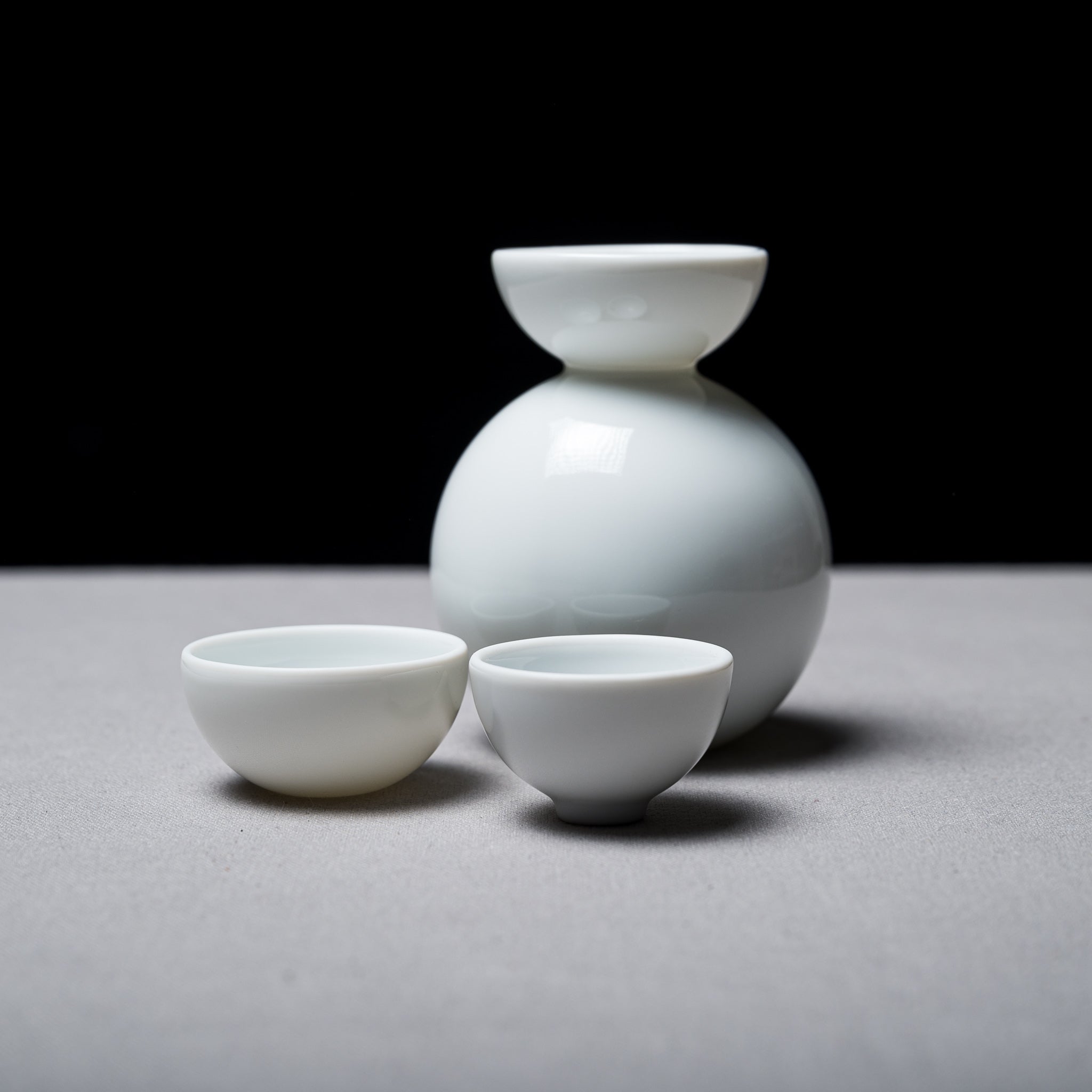 Snowman Sake Set - Glossy Glazed Ceramic Japanese Sake Cups & Carafe - Perfect for Winter Parties & Holiday Gift Giving