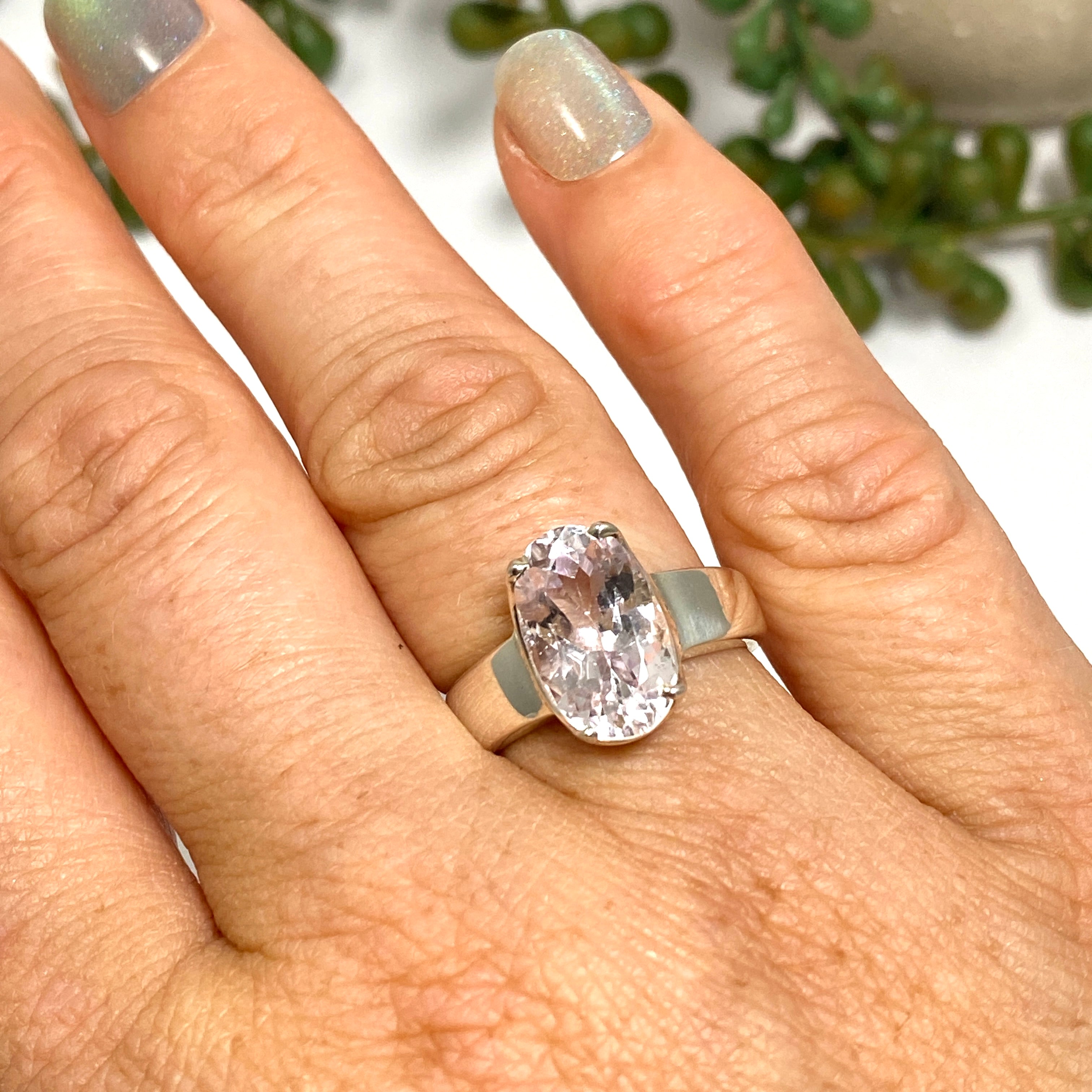 14K Gold Kunzite Oval Faceted Ring for Women - Size 7 - Elegant Pink Gemstone Jewelry for Engagement, Anniversary & Special Occasions